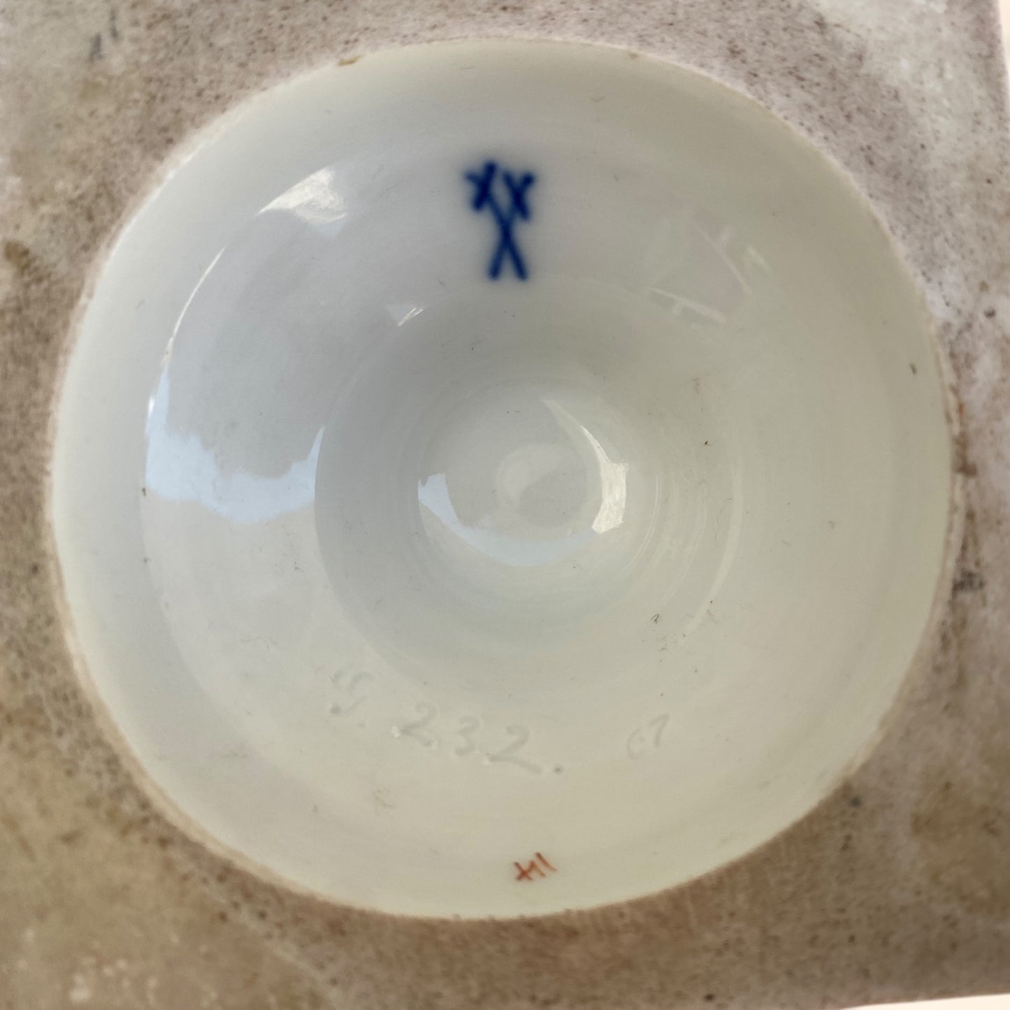 Pareja de floreros Meissen de plata y porcelana