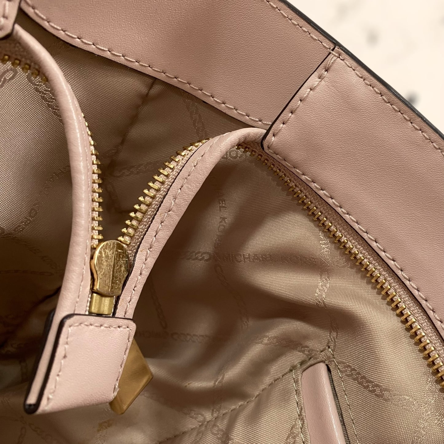 Bolso Michael Kors rosa de piel vintage