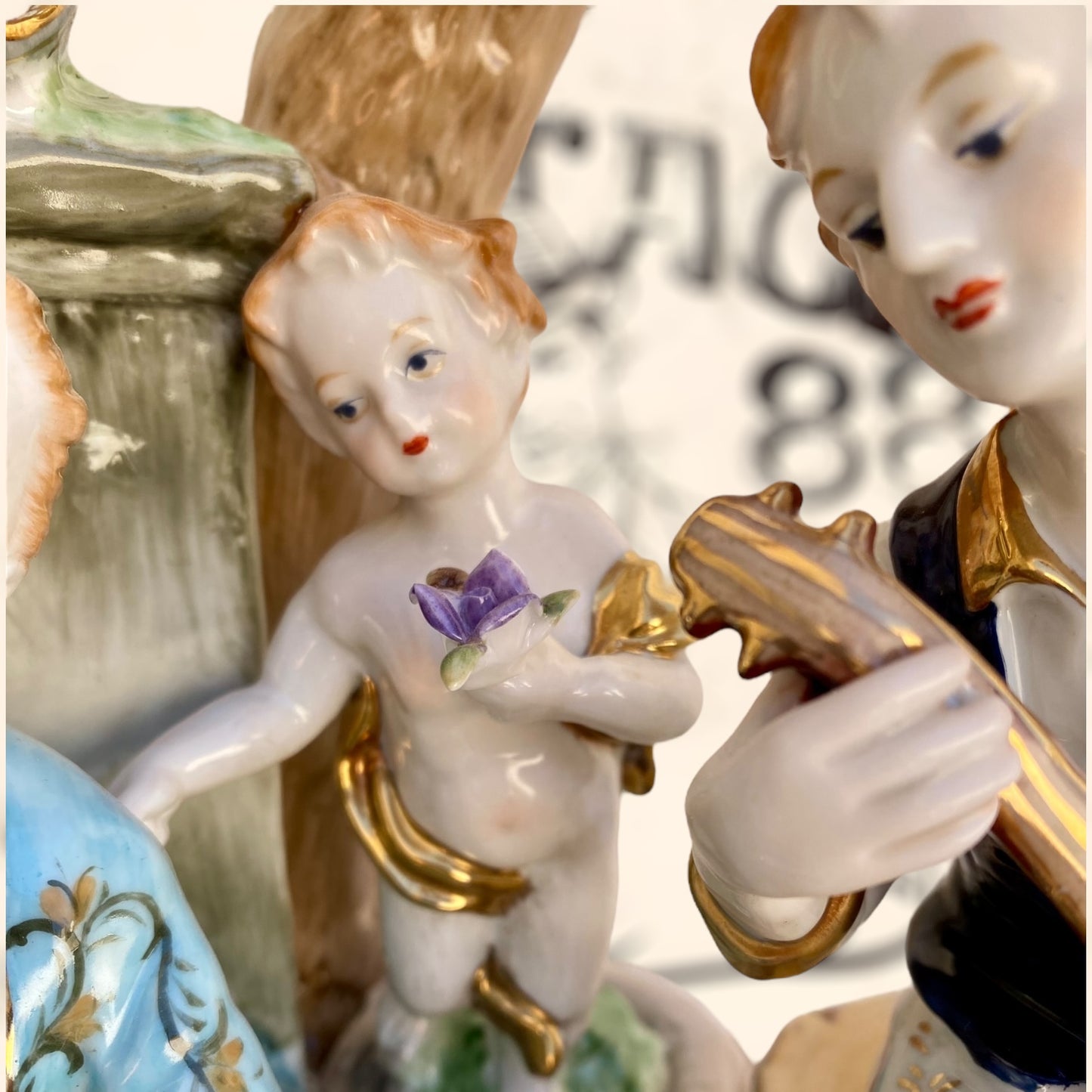 Grupo Escultórico Romántico de porcelana Francesa Sèvres