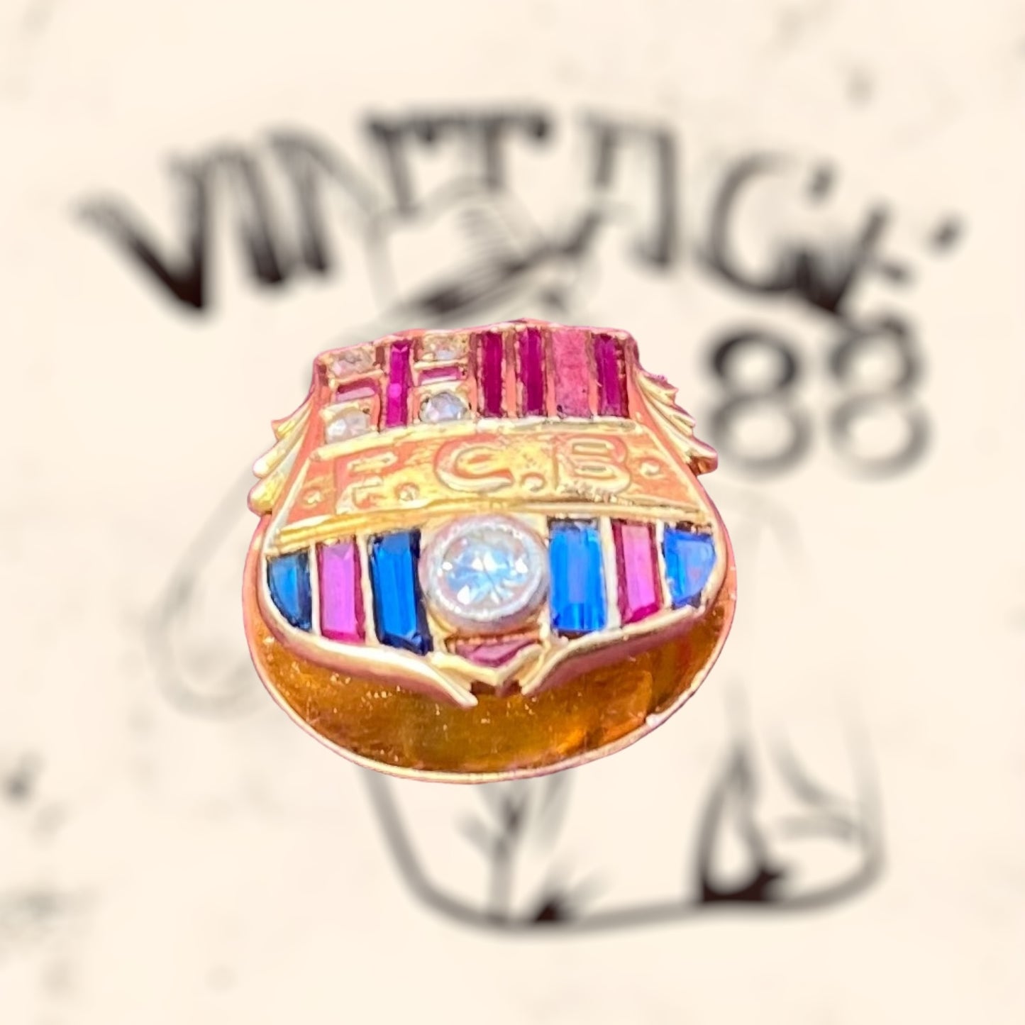 Solape del F.C Barcelona con diamantes, rubíes y Zafiros antiguo tasado en 417,53€