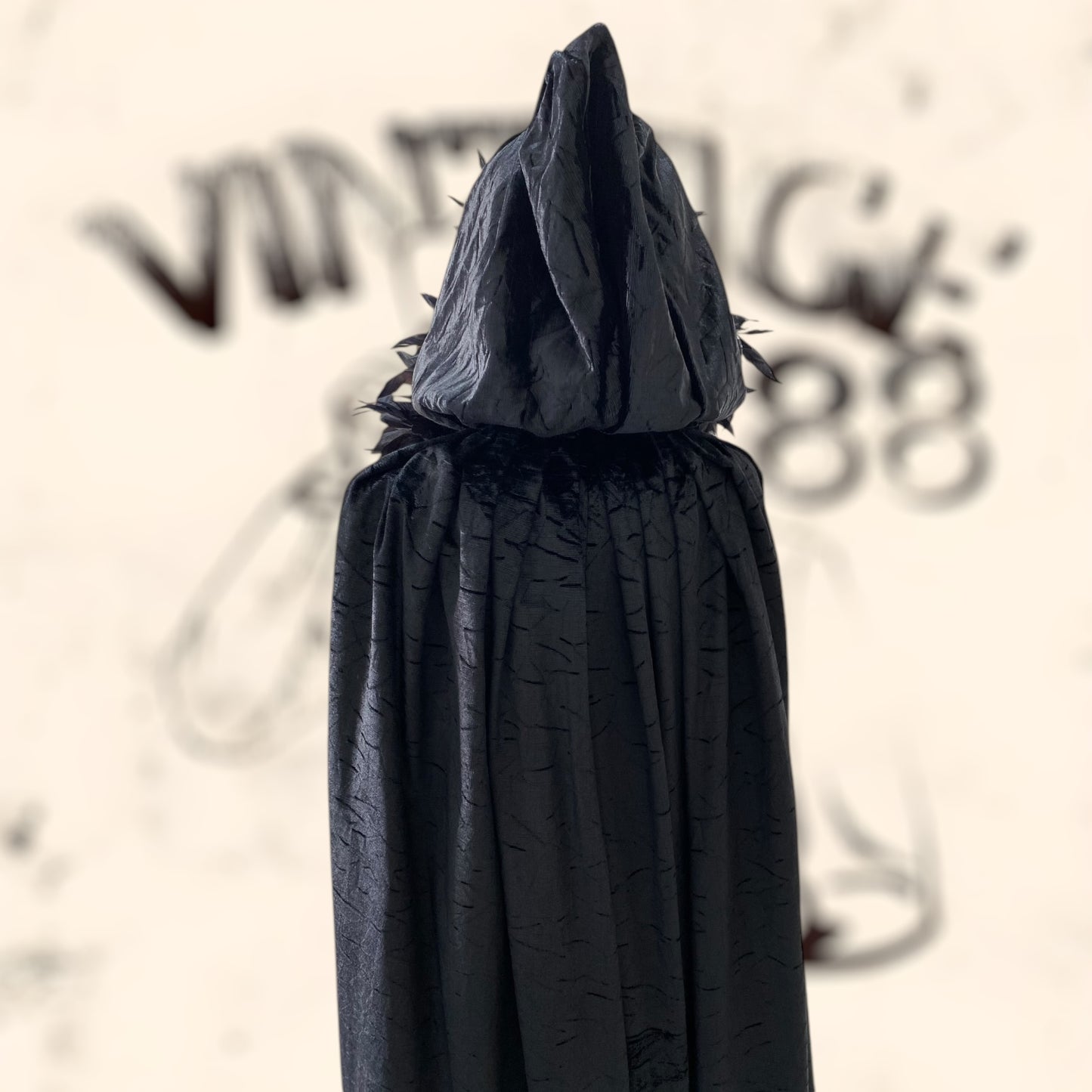 Capa de alta costura con plumas auténticas vintage