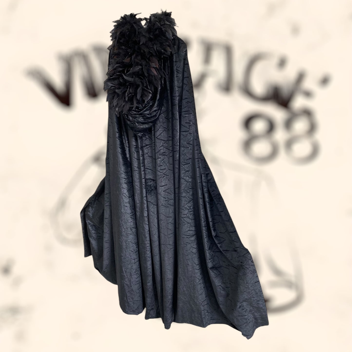 Capa de alta costura con plumas auténticas vintage