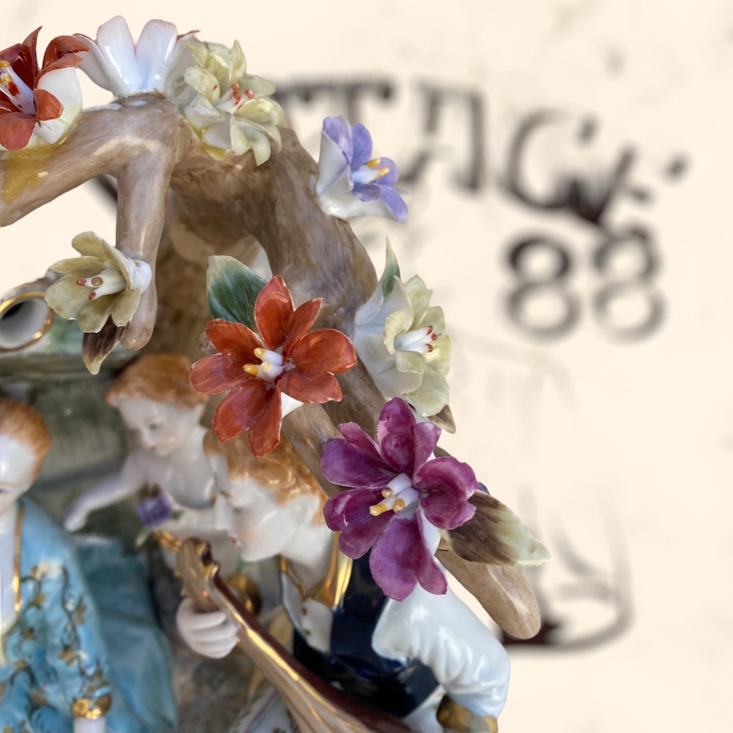 Grupo Escultórico Romántico de porcelana Francesa Sèvres