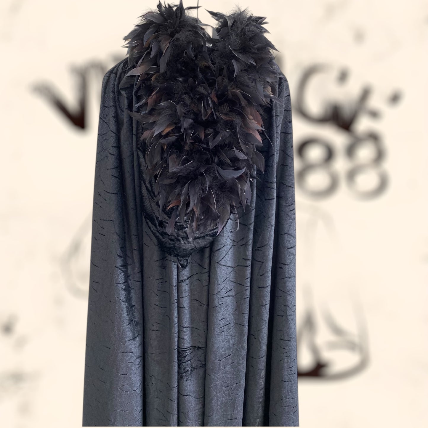 Capa de alta costura con plumas auténticas vintage