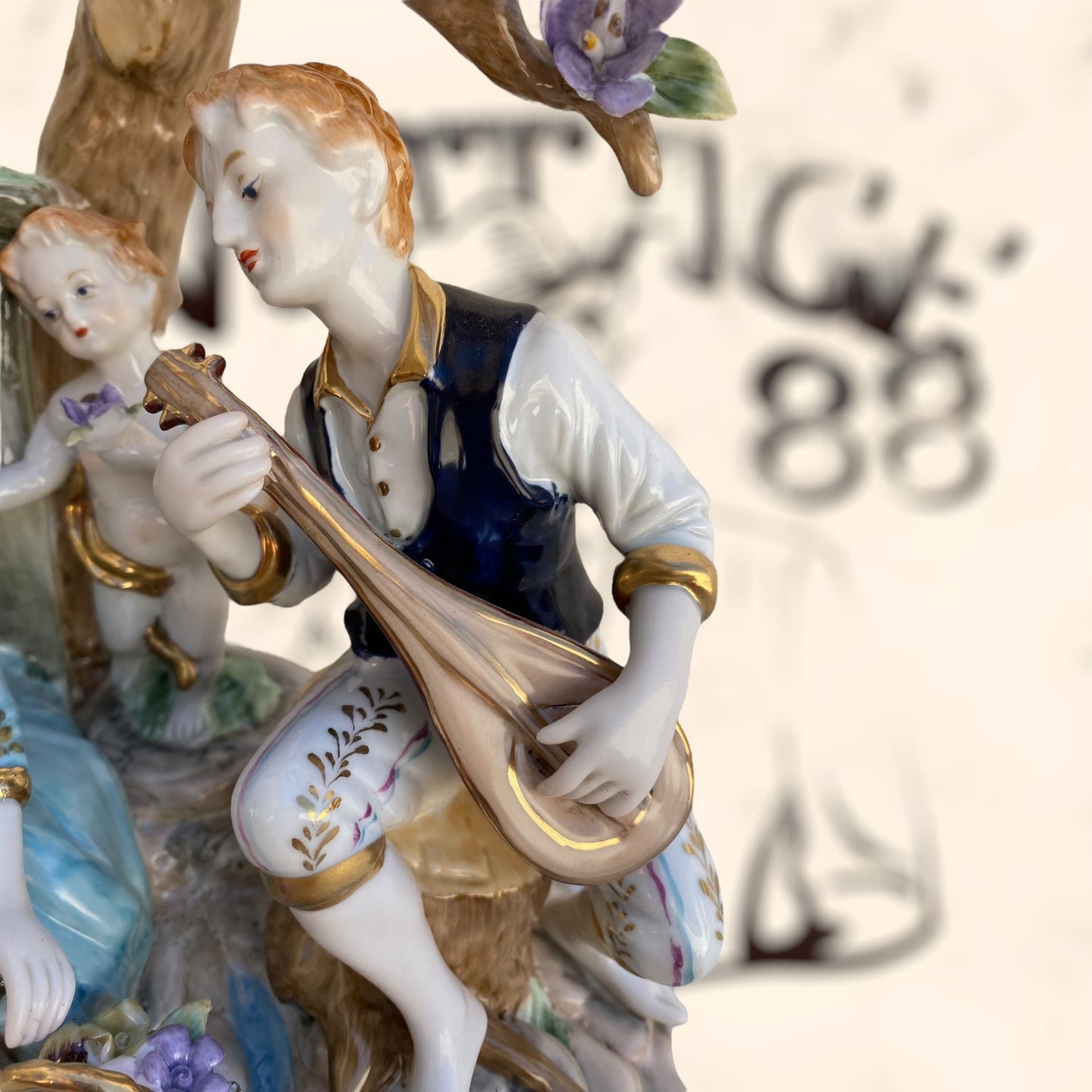 Grupo Escultórico Romántico de porcelana Francesa Sèvres