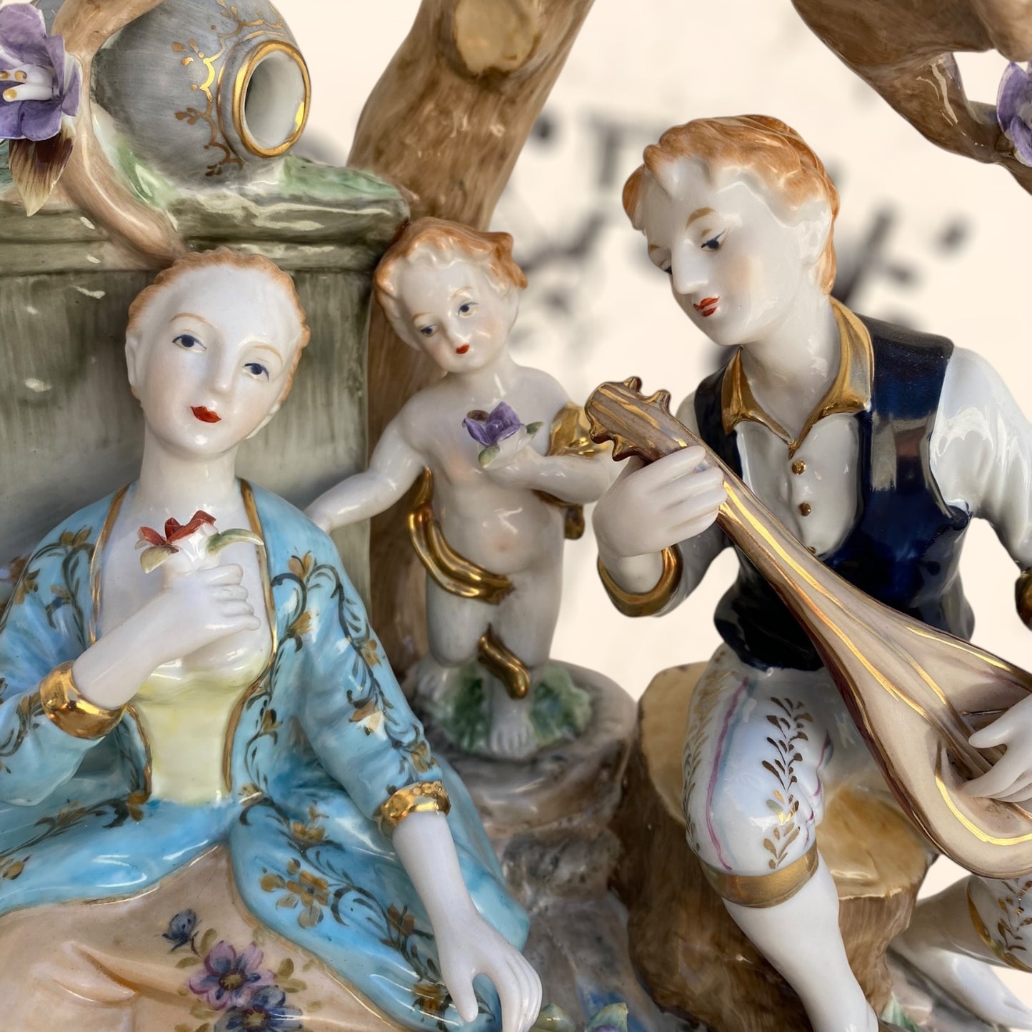 Grupo Escultórico Romántico de porcelana Francesa Sèvres