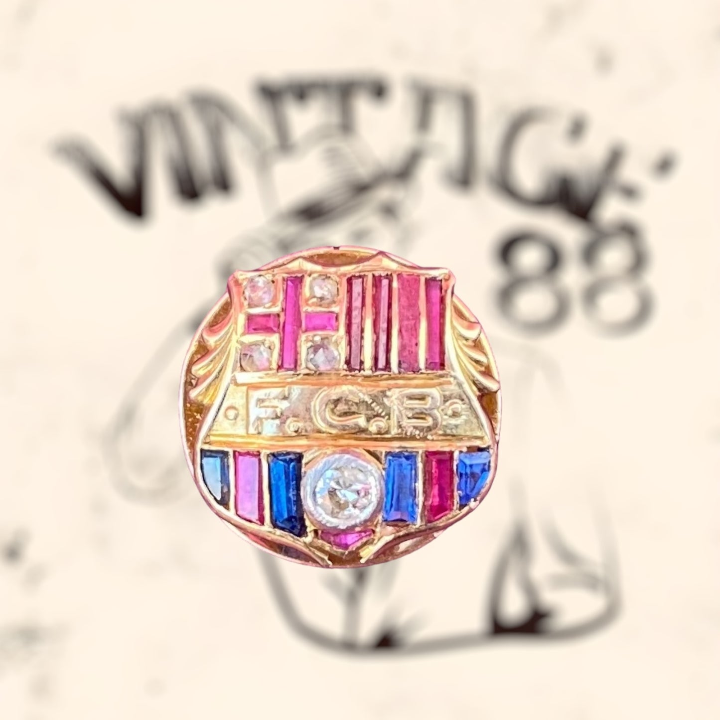 Solape del F.C Barcelona con diamantes, rubíes y Zafiros antiguo tasado en 417,53€
