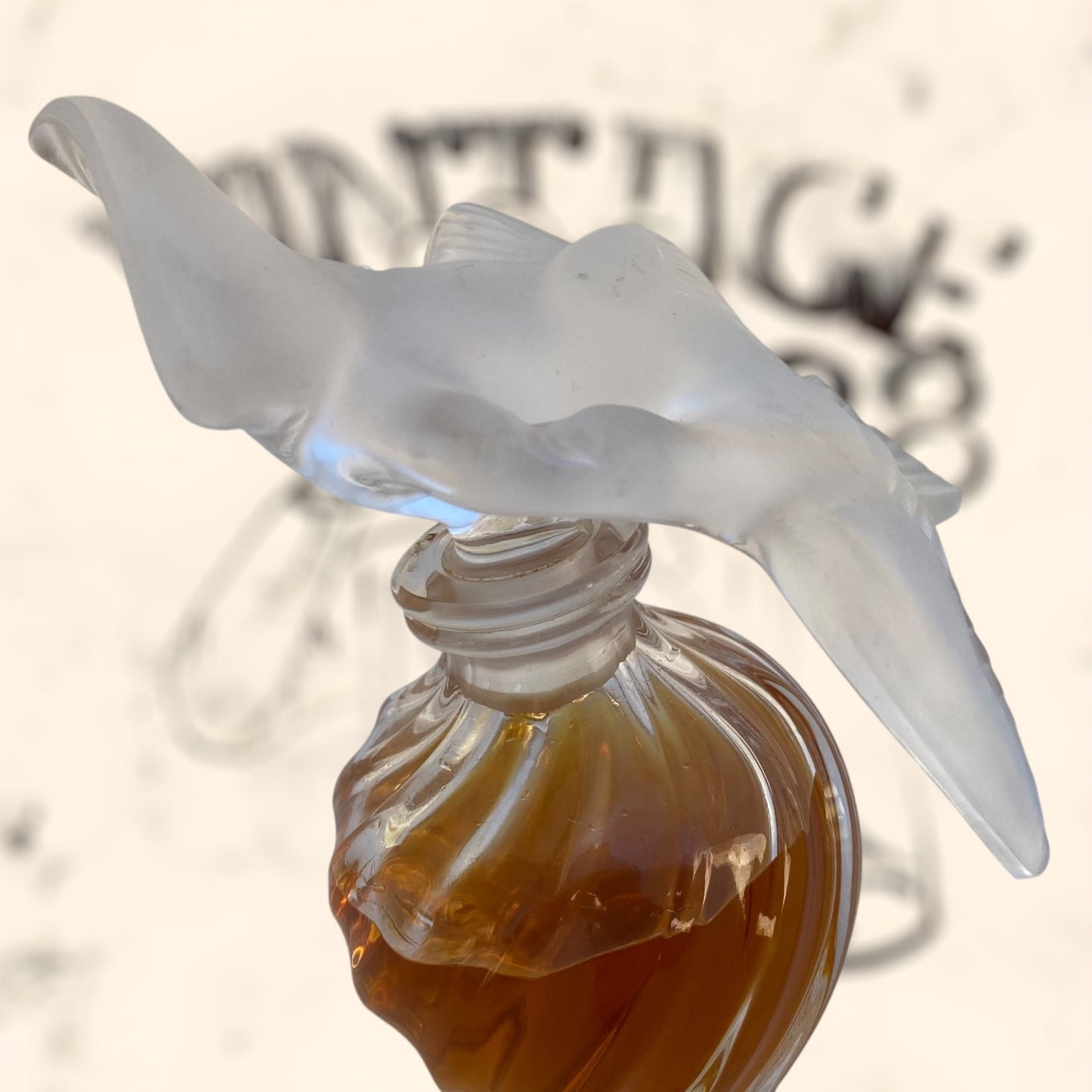 Frasco de perfume L’ Air Temp de Nina Ricci diseñado por Marc Lalique antiguo