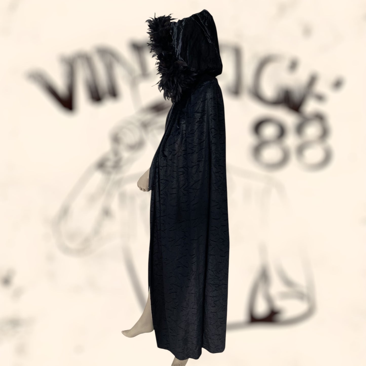 Capa de alta costura con plumas auténticas vintage