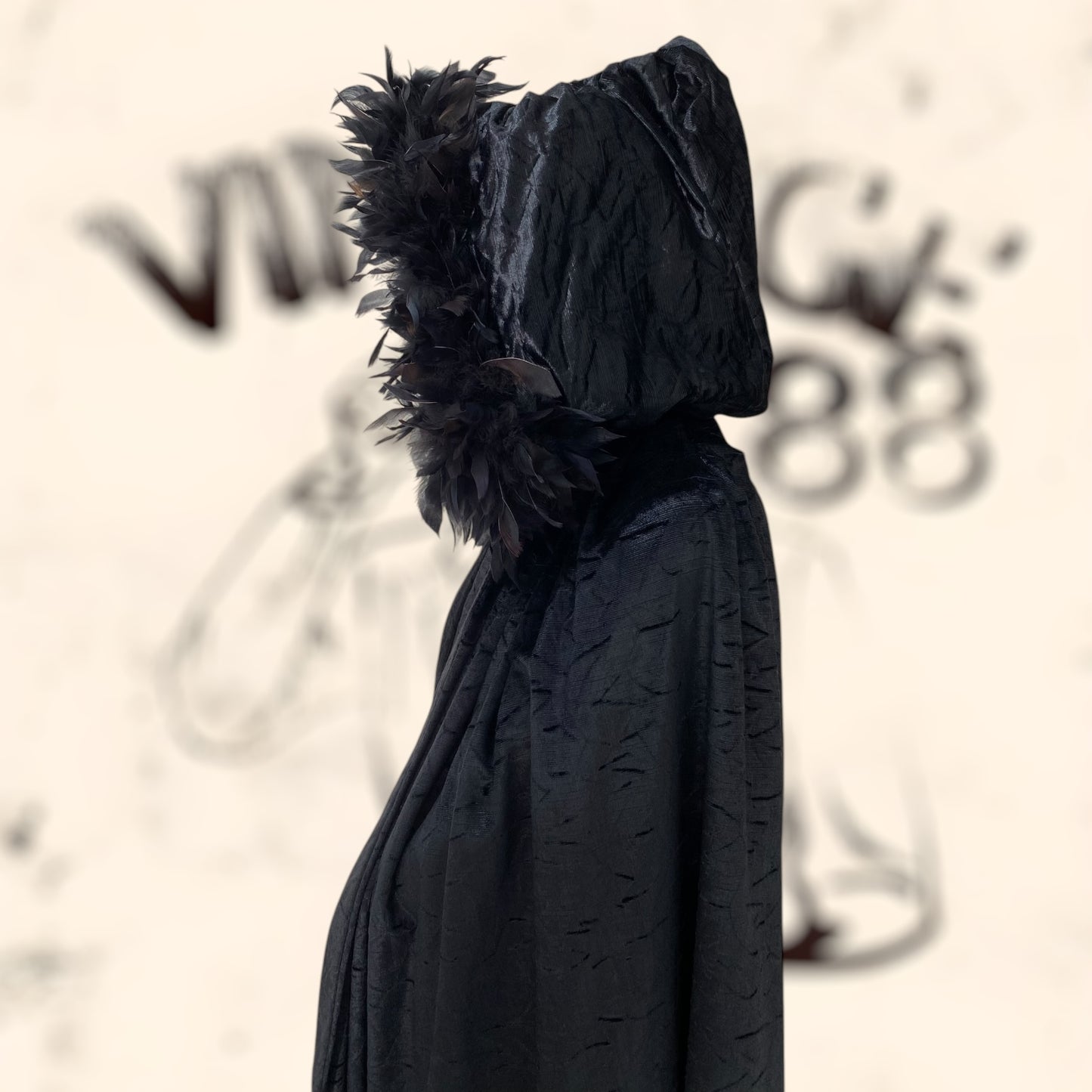 Capa de alta costura con plumas auténticas vintage