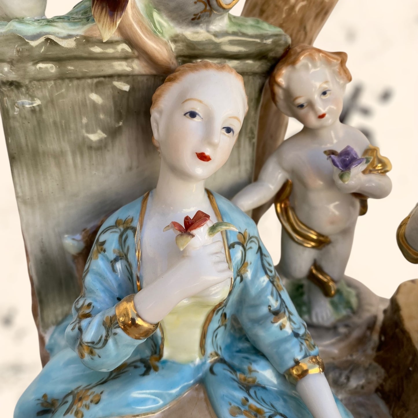 Grupo Escultórico Romántico de porcelana Francesa Sèvres