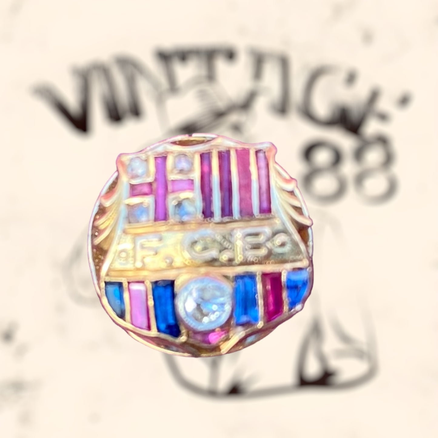 Solape del F.C Barcelona con diamantes, rubíes y Zafiros antiguo tasado en 417,53€