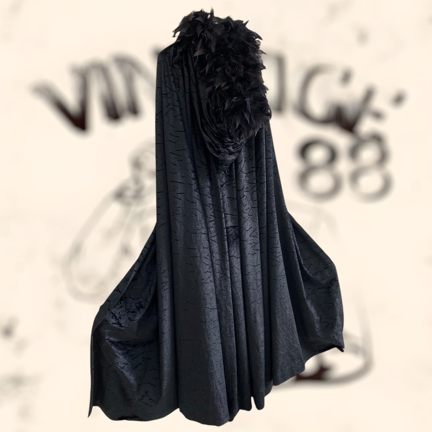 Capa de alta costura con plumas auténticas vintage