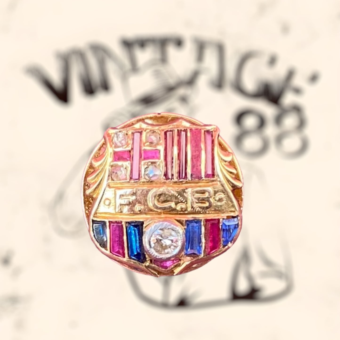 Solape del F.C Barcelona con diamantes, rubíes y Zafiros antiguo tasado en 417,53€