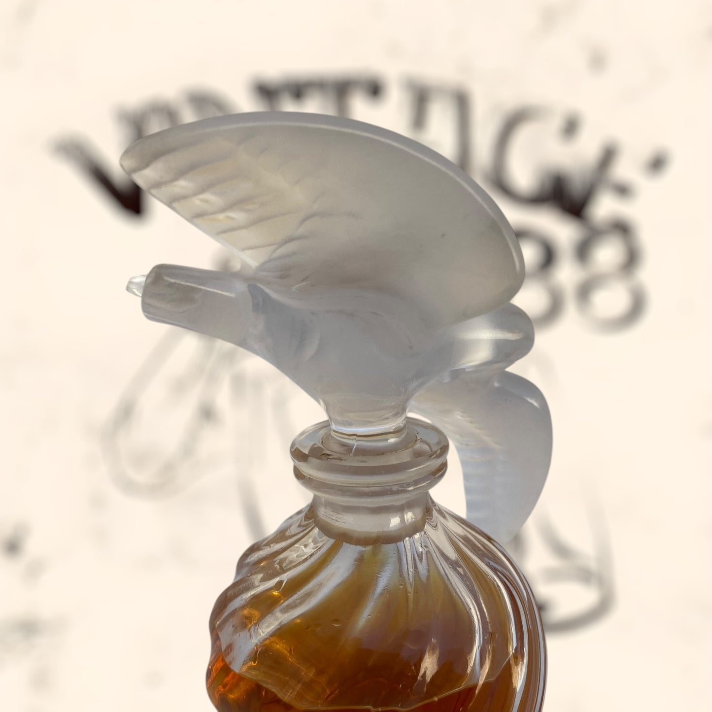 Frasco de perfume L’ Air Temp de Nina Ricci diseñado por Marc Lalique antiguo