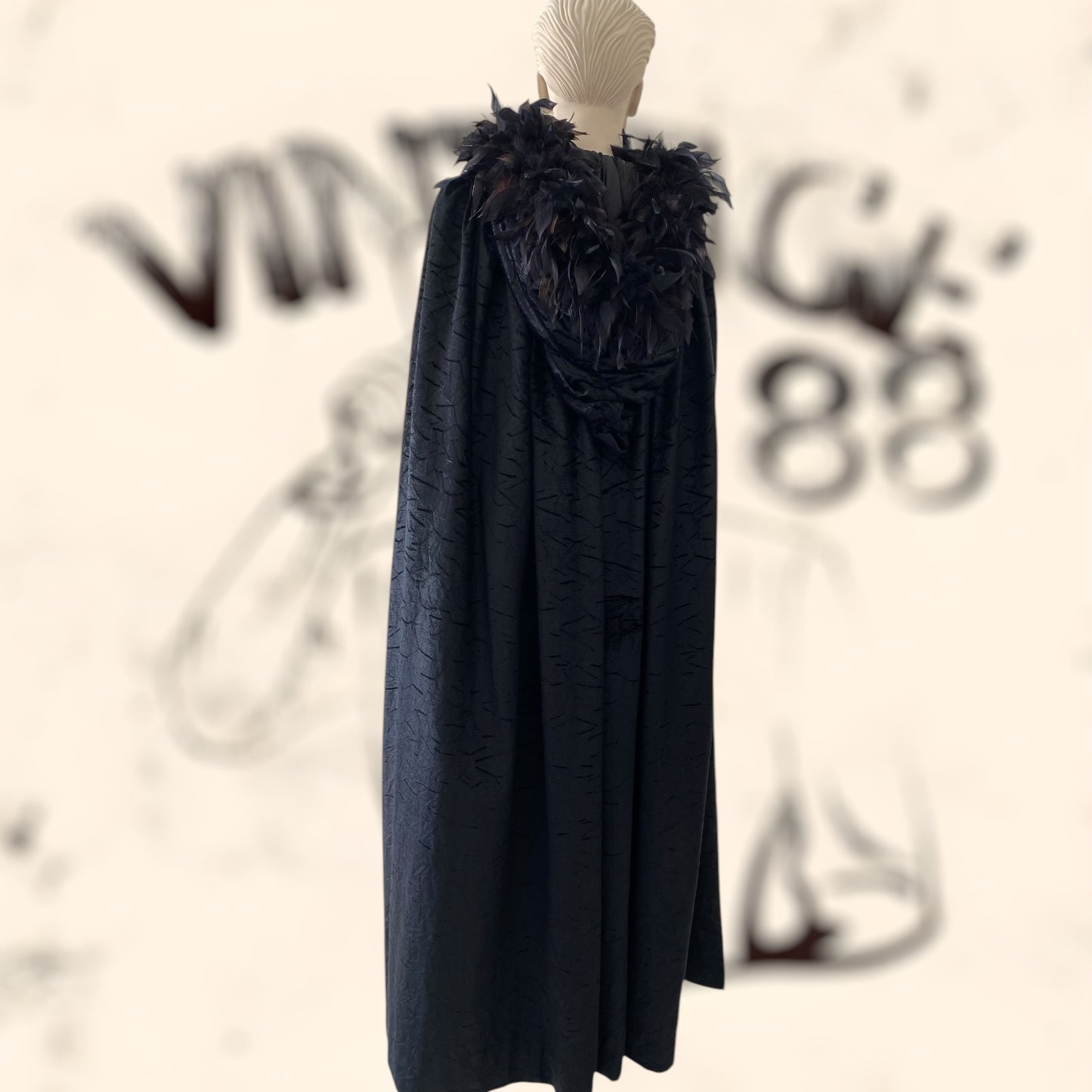 Capa de alta costura con plumas auténticas vintage