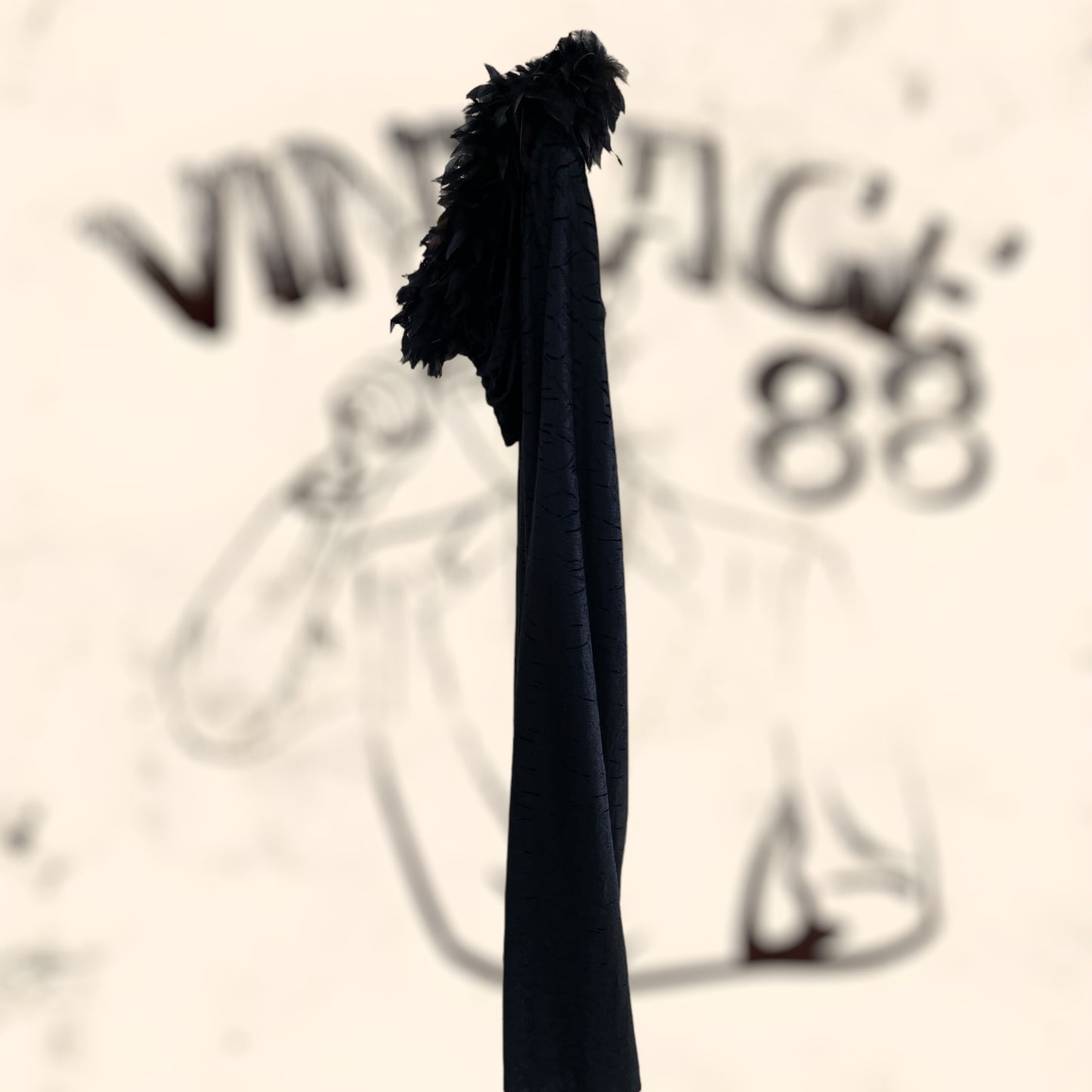 Capa de alta costura con plumas auténticas vintage