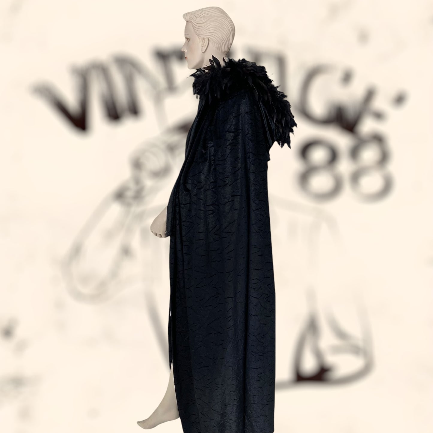Capa de alta costura con plumas auténticas vintage