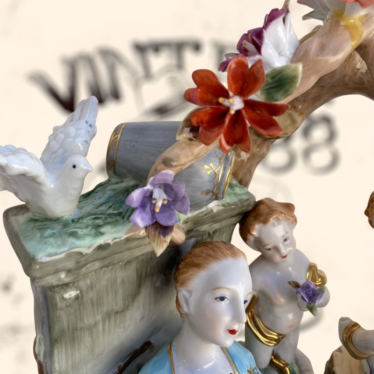 Grupo Escultórico Romántico de porcelana Francesa Sèvres