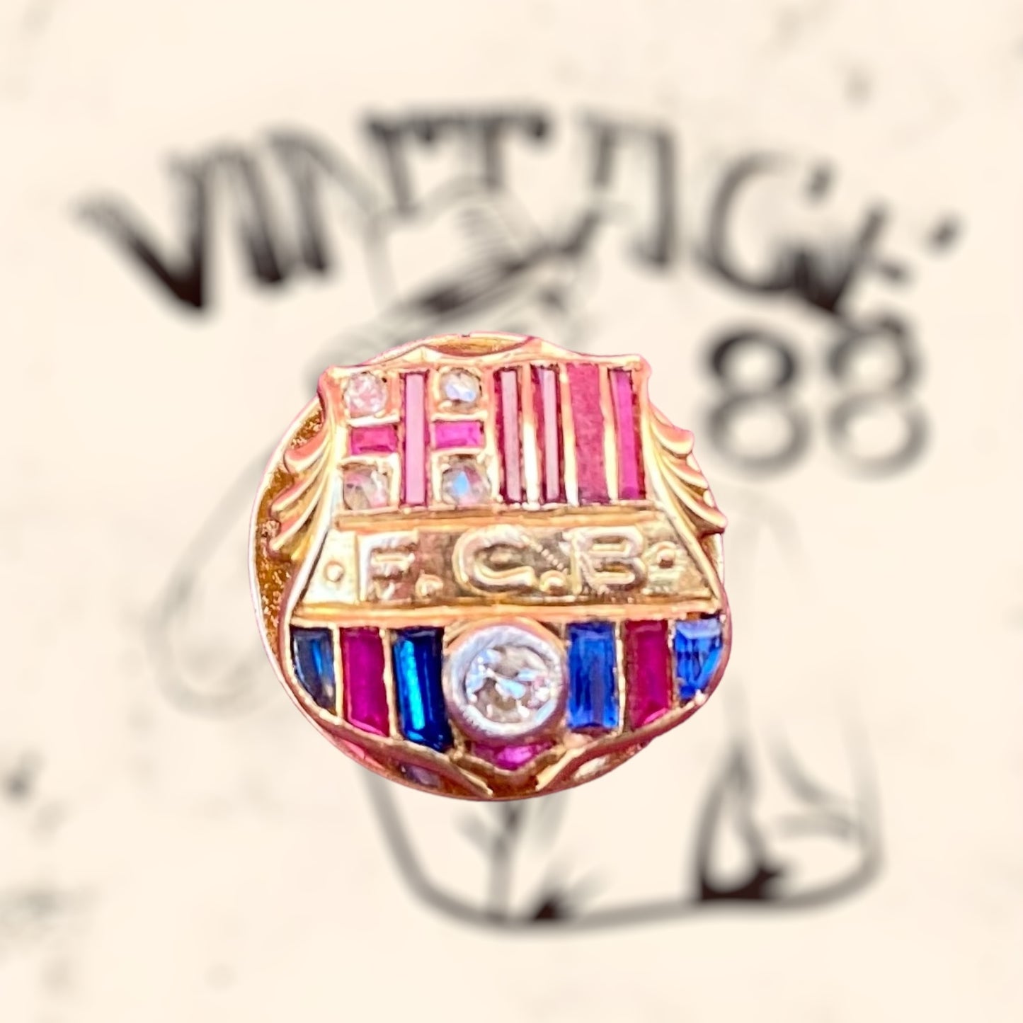 Solape del F.C Barcelona con diamantes, rubíes y Zafiros antiguo tasado en 417,53€