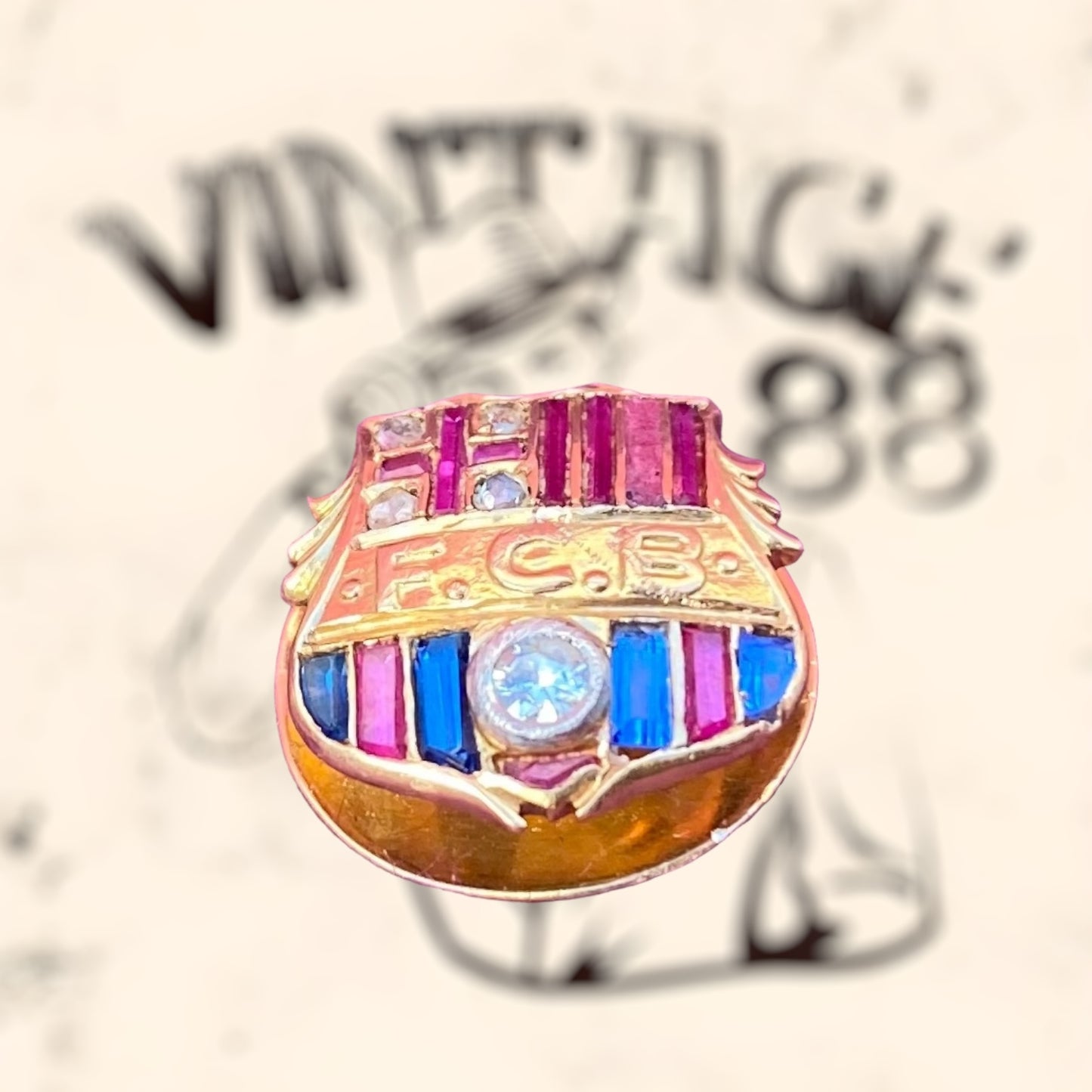 Solape del F.C Barcelona con diamantes, rubíes y Zafiros antiguo tasado en 417,53€