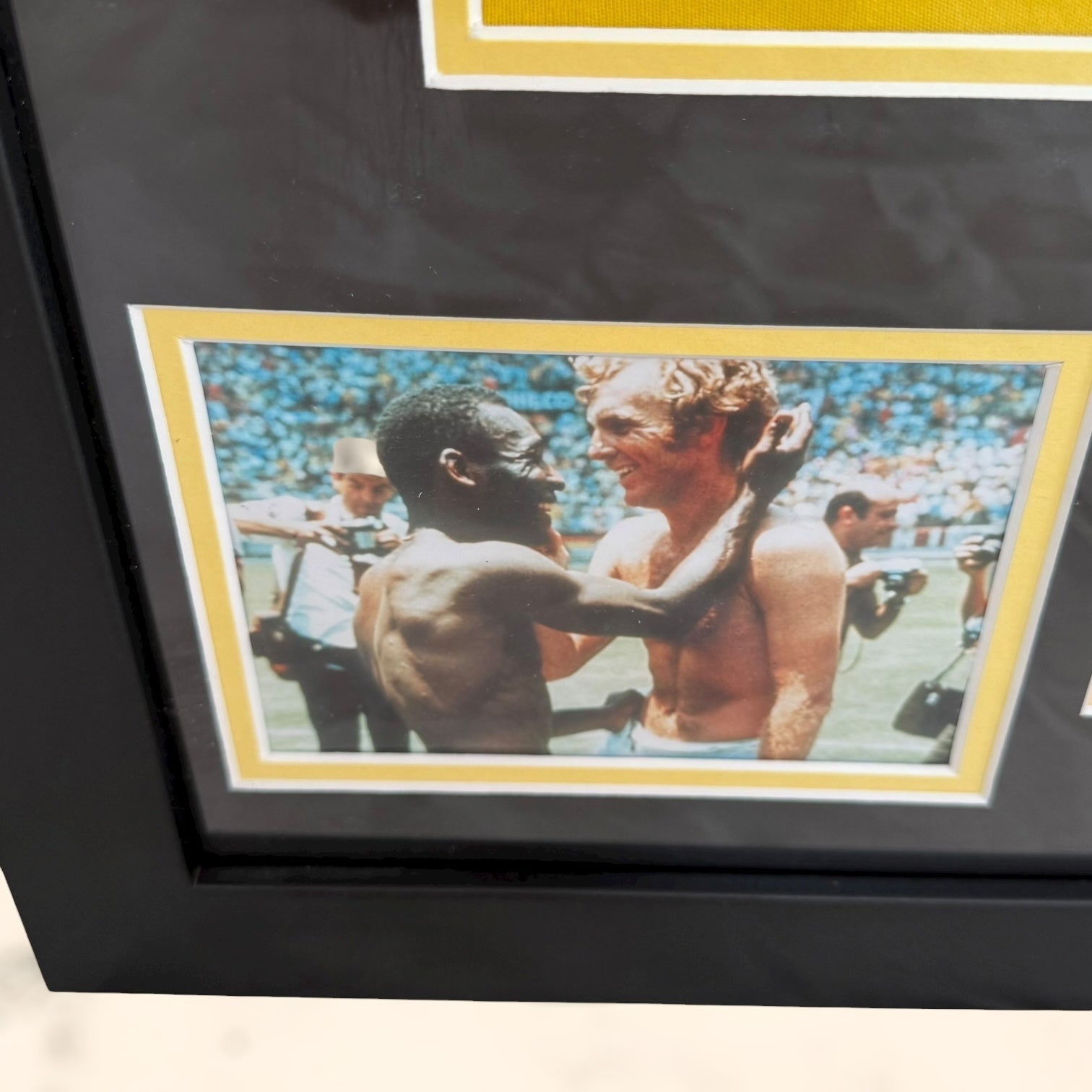 Camiseta de Brasil con autógrafo de Pelé original certificado enmarcada