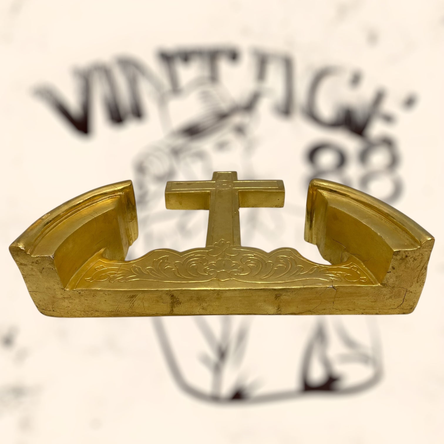 Cruz de madera acabada en pan de oro antigua