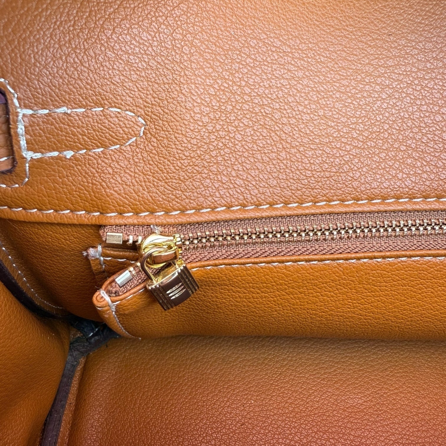 Bolso de piel marrón