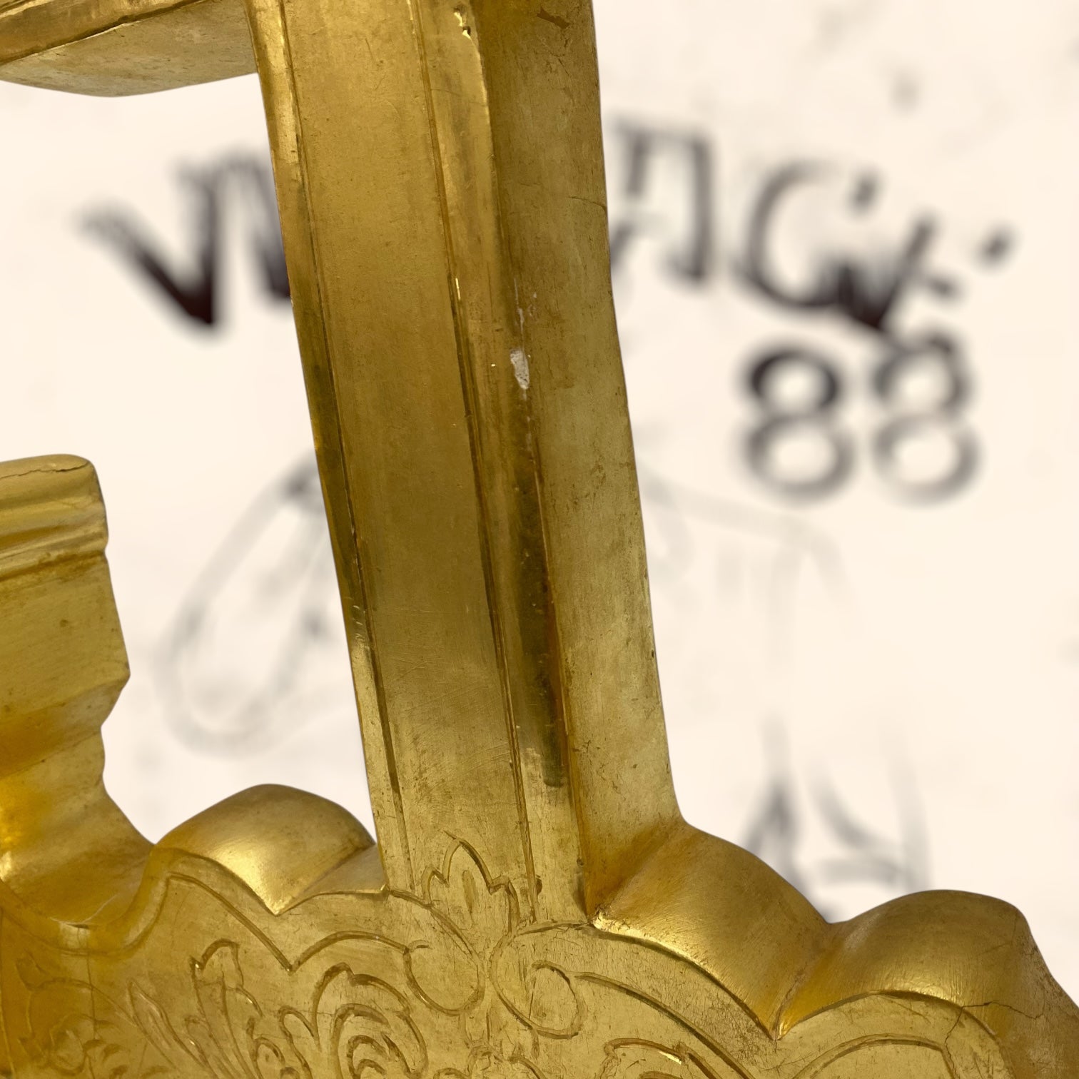 Cruz de madera acabada en pan de oro antigua