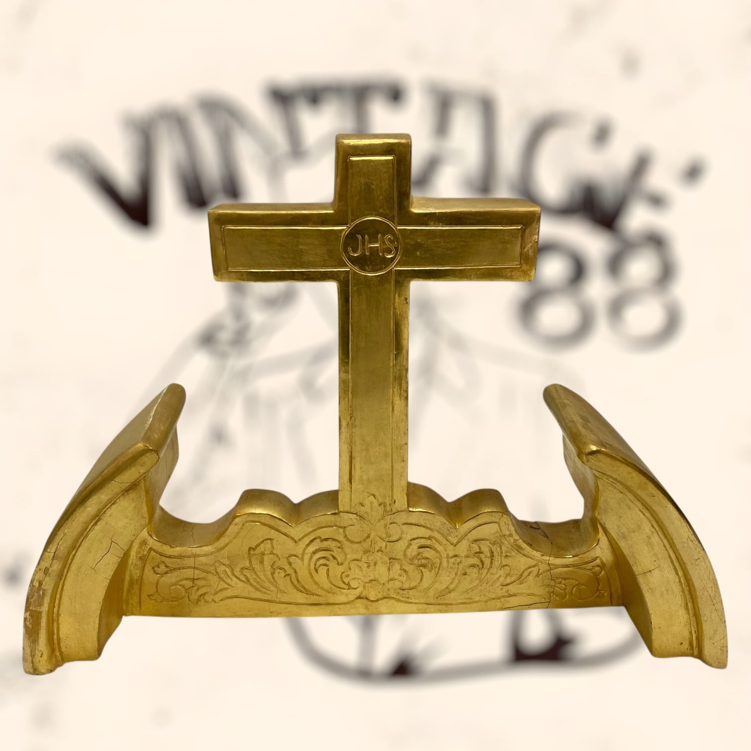 Cruz de madera acabada en pan de oro antigua