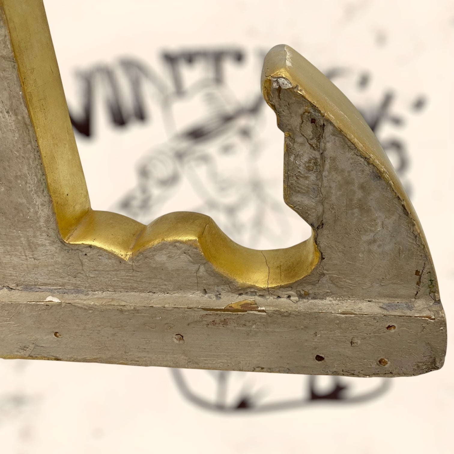 Cruz de madera acabada en pan de oro antigua