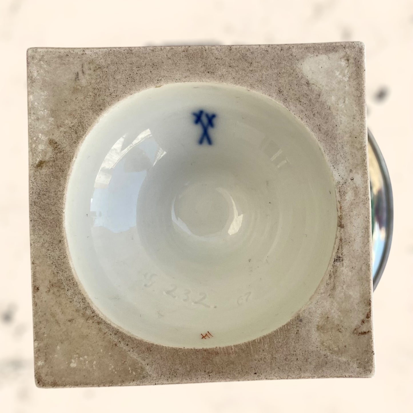 Pareja de floreros Meissen de plata y porcelana