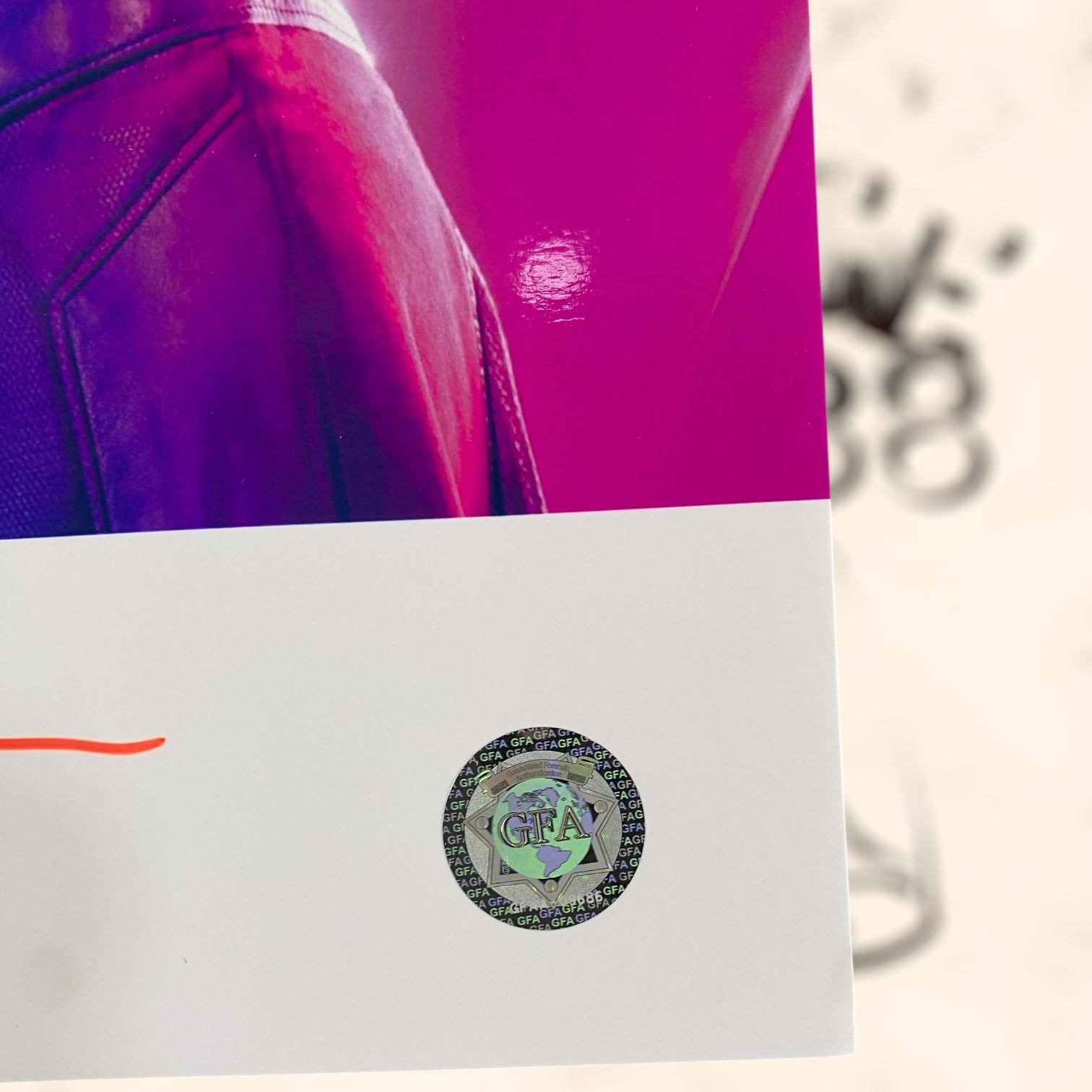 Fotografía de Elisabeth Olsen con autógrafo original certificado