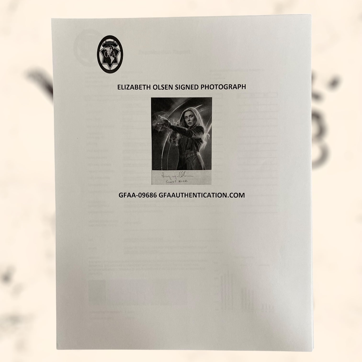 Fotografía de Elisabeth Olsen con autógrafo original certificado