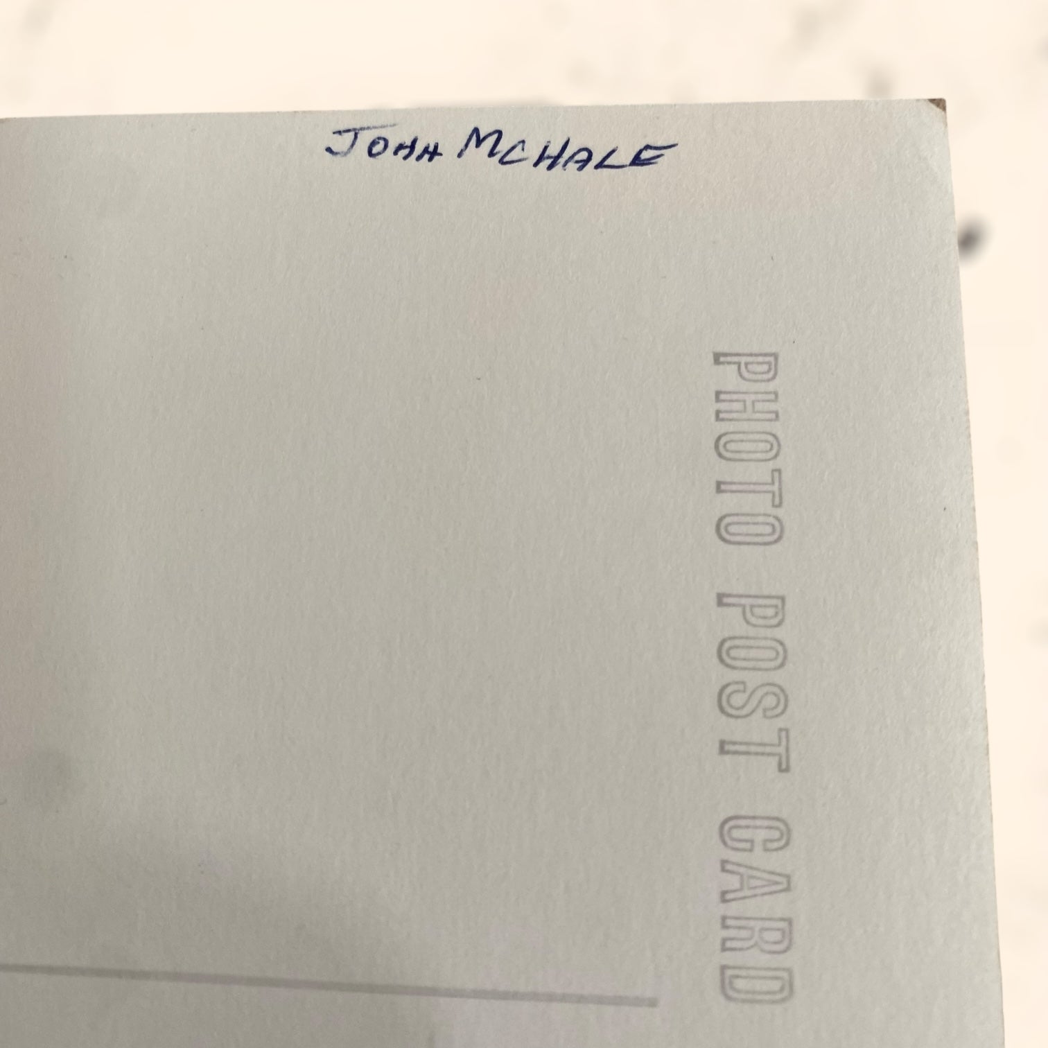 Tarjeta postal fotográfica firmada de John McHale con certificado de autenticidad