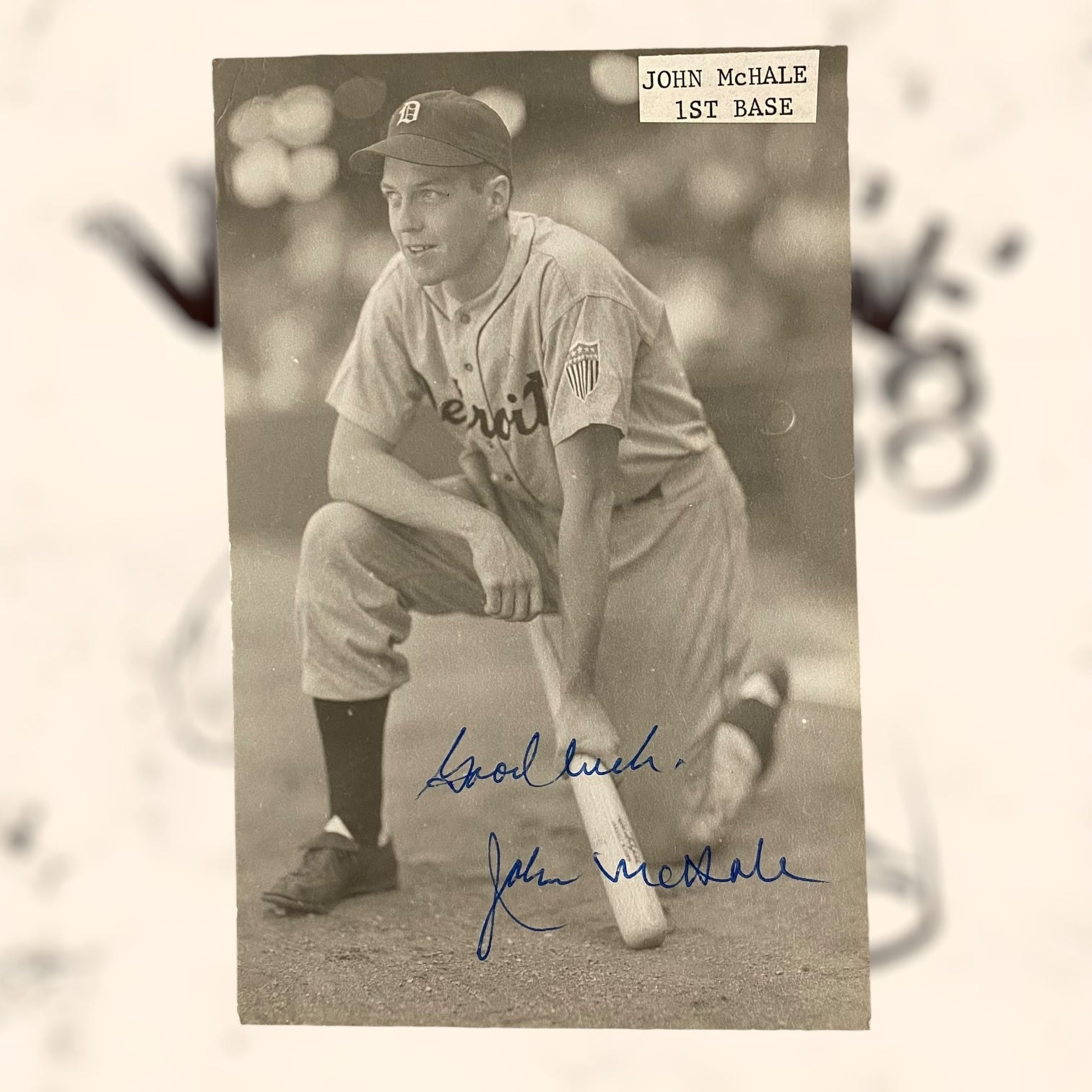 Tarjeta postal fotográfica firmada de John McHale con certificado de autenticidad