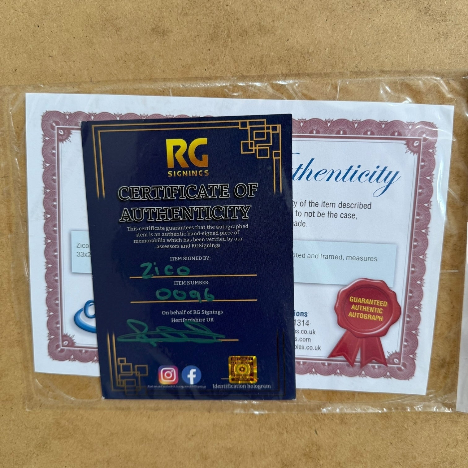 Camiseta de Brasil con autógrafo de Zico original certificado enmarcada