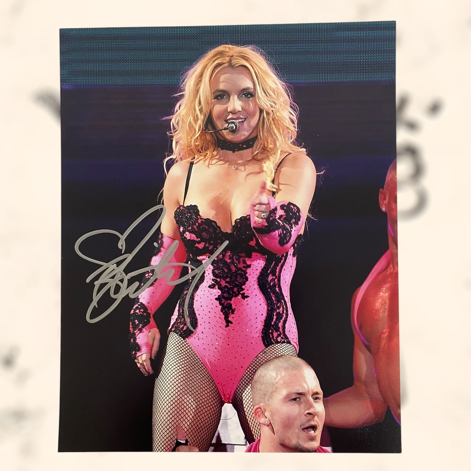 Fotografía de Britney Spears con certificado de autenticidad