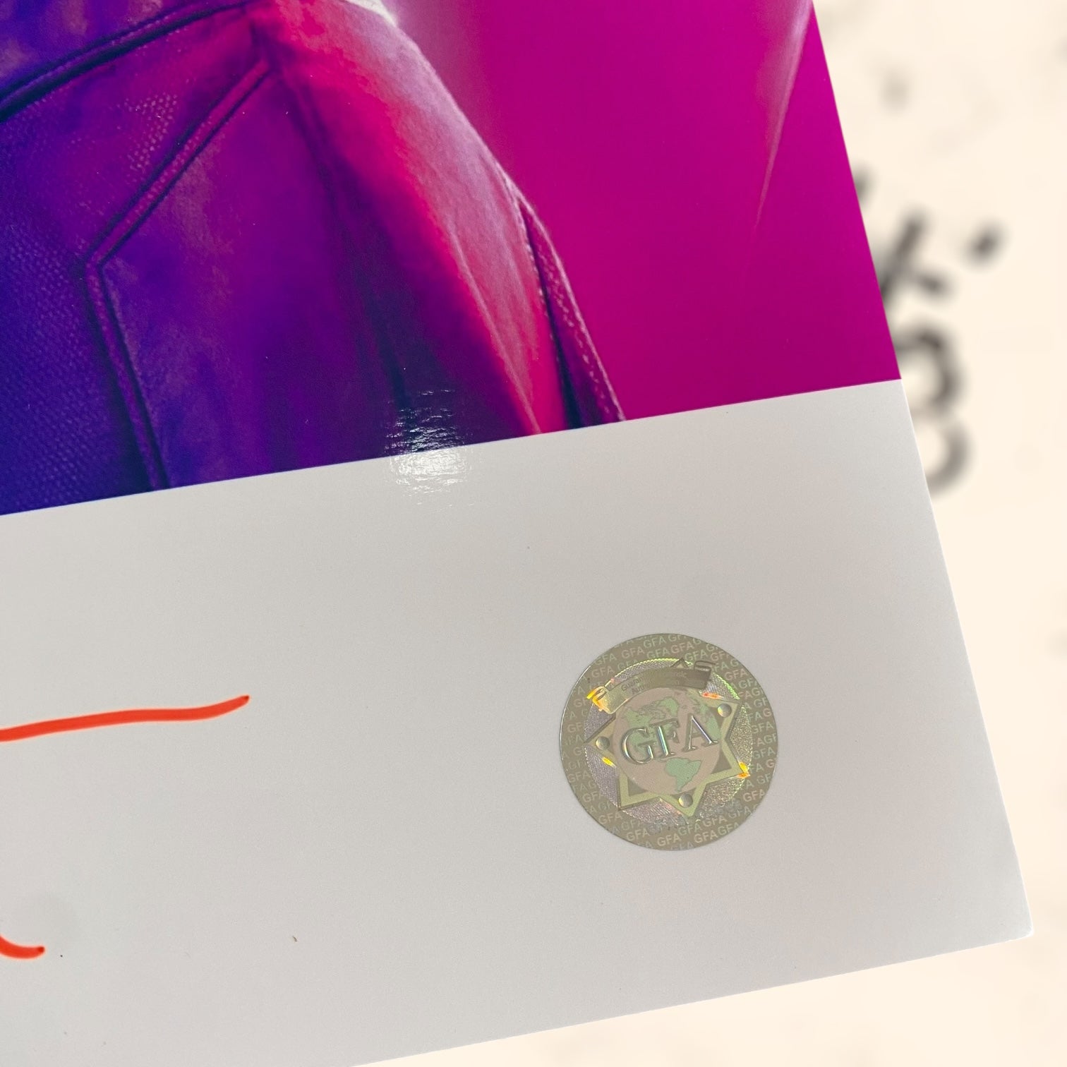 Fotografía de Elisabeth Olsen con autógrafo original certificado