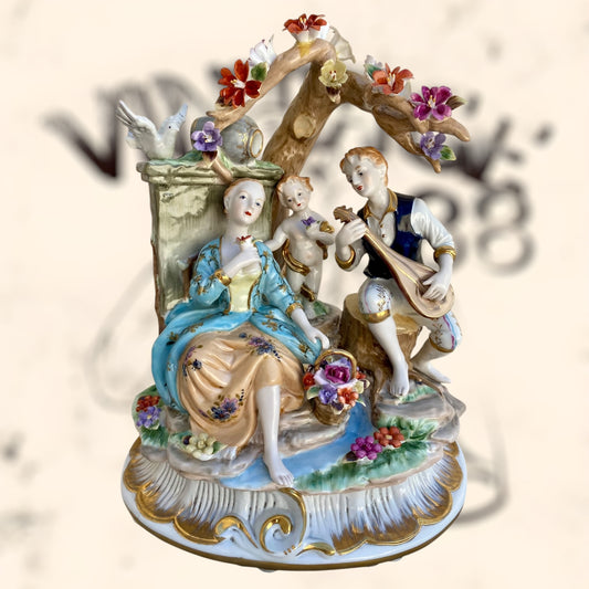 Grupo Escultórico Romántico de porcelana Francesa Sèvres