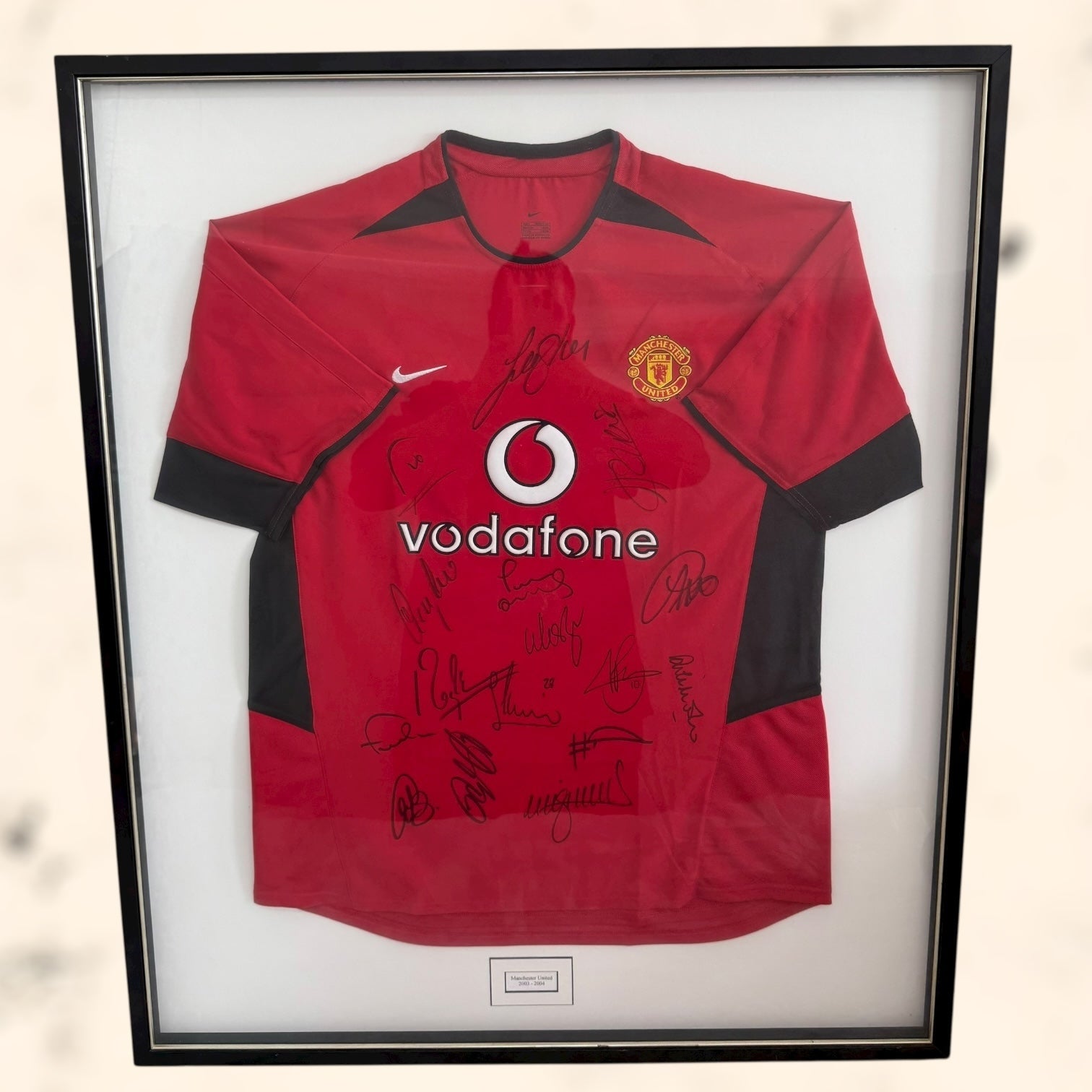 Camiseta del Manchester United con autógrafos de C. Ronaldo, Ferdinand, Van Nistelrooy, Giggs, Keane, Scholes, etc… originales certificados.