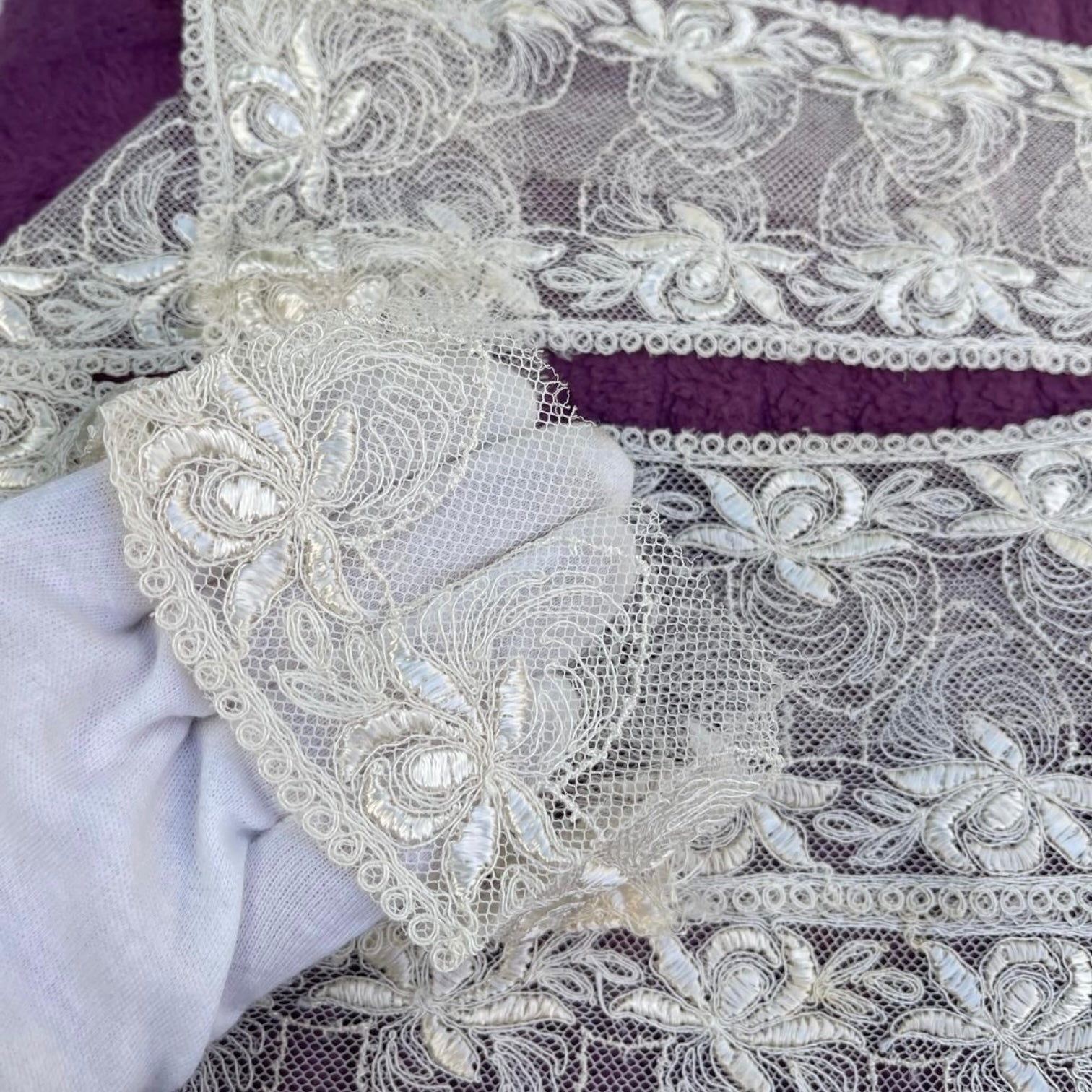 Encaje de Bruselas bordado con hilo de seda antiguo