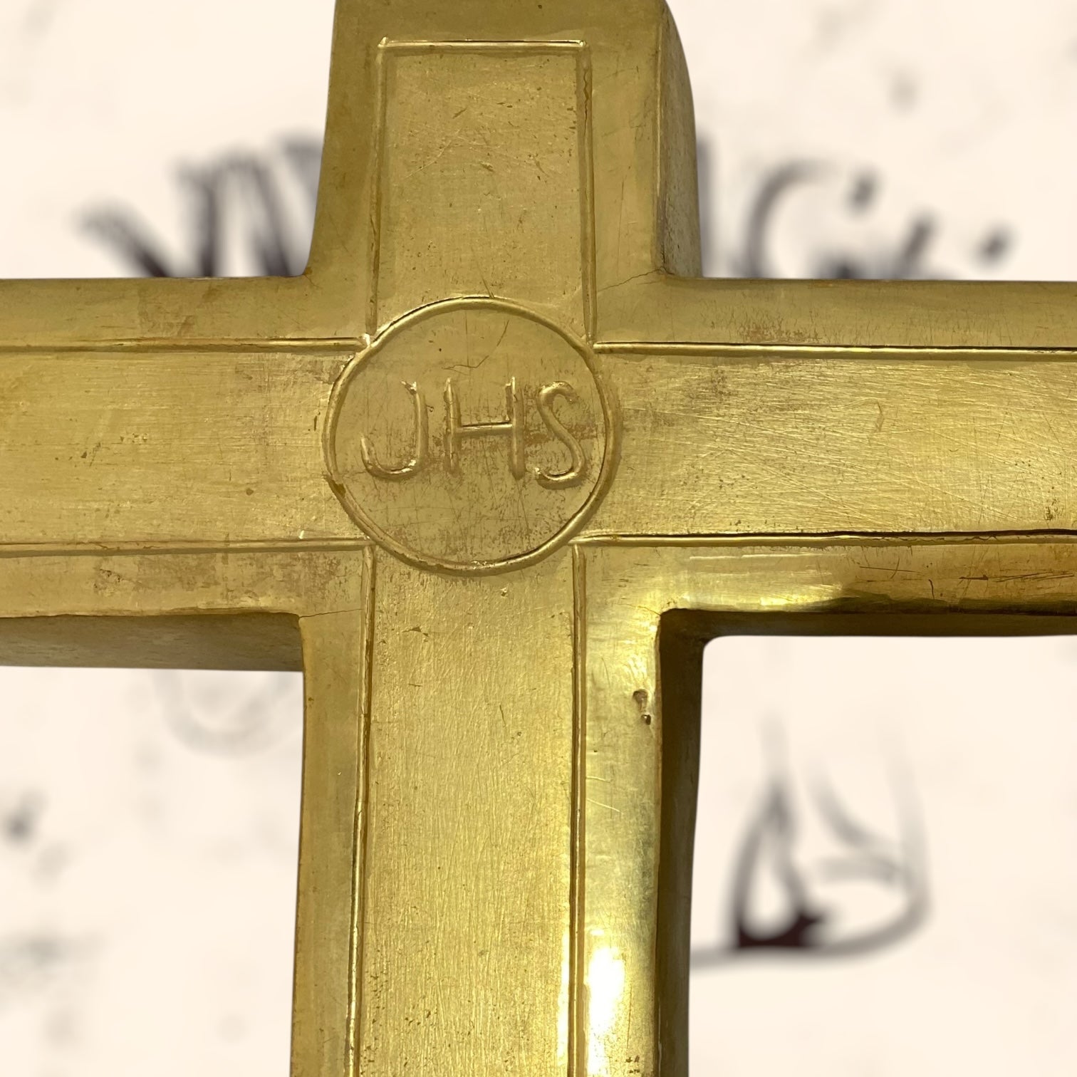 Cruz de madera acabada en pan de oro antigua