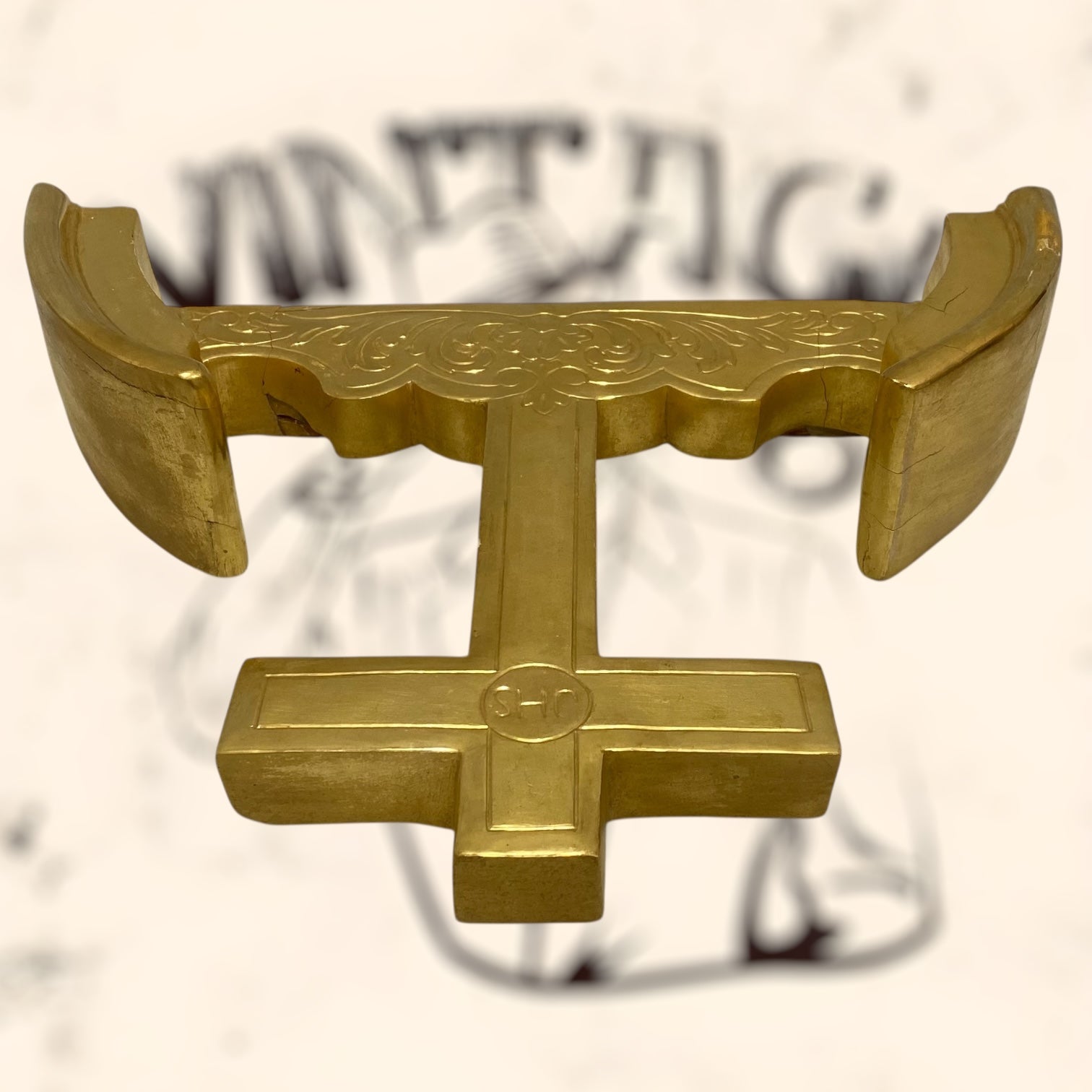 Cruz de madera acabada en pan de oro antigua