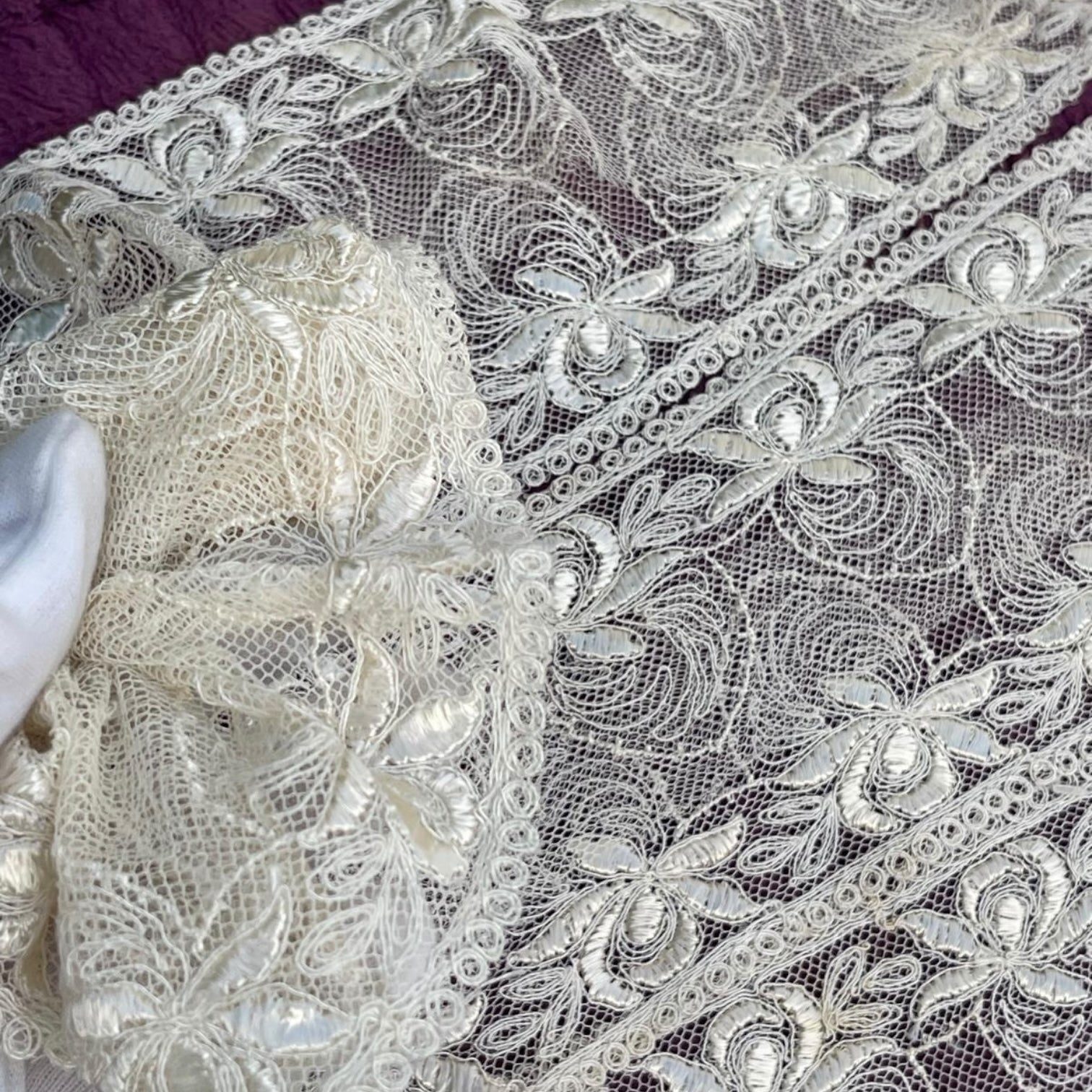Encaje de Bruselas bordado con hilo de seda antiguo