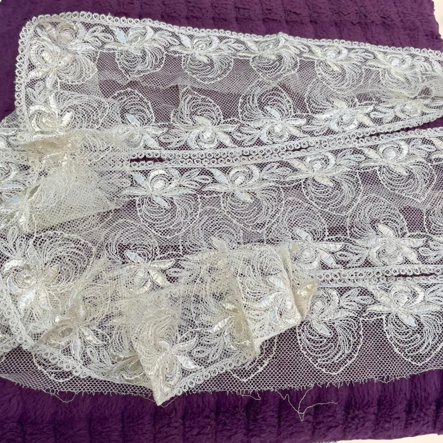 Encaje de Bruselas bordado con hilo de seda antiguo