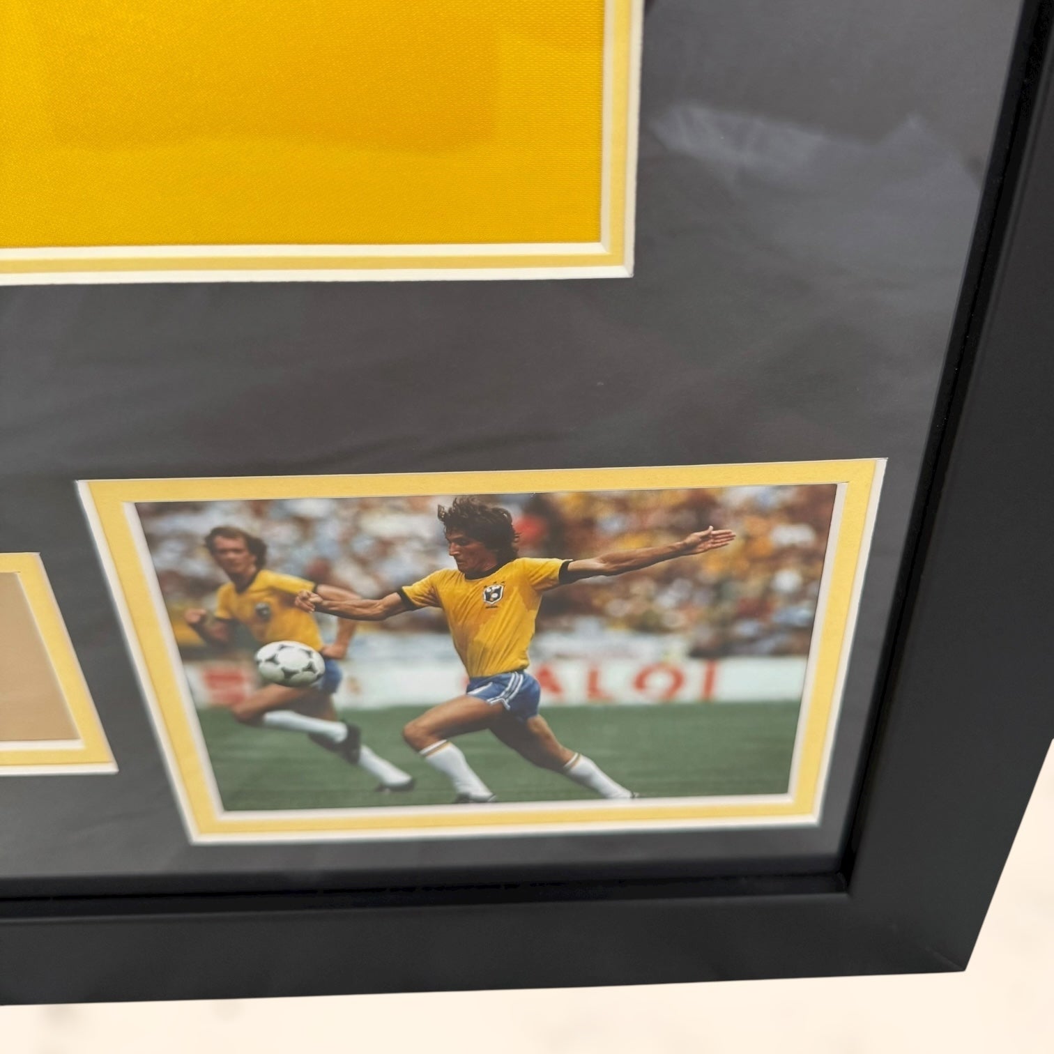Camiseta de Brasil con autógrafo de Zico original certificado enmarcada
