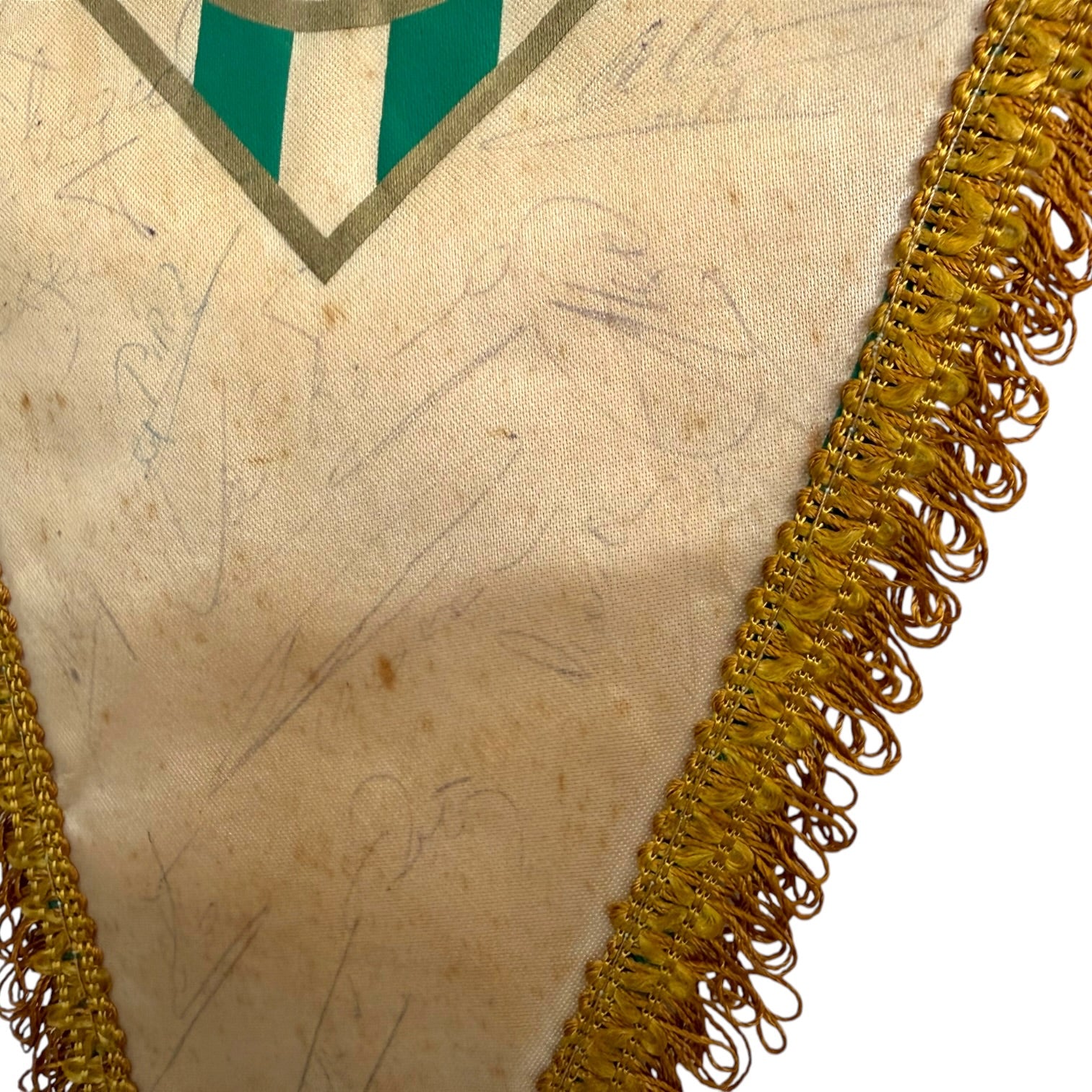 Banderín del R. Betis firmado por jugadores como Gordillo y Cuéllar de la temporada 93/94