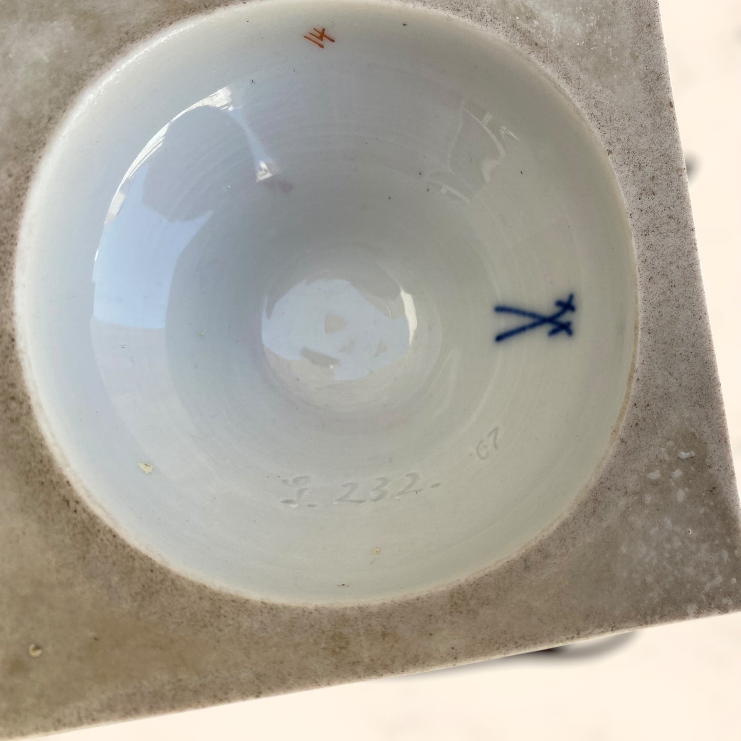 Pareja de floreros Meissen de plata y porcelana