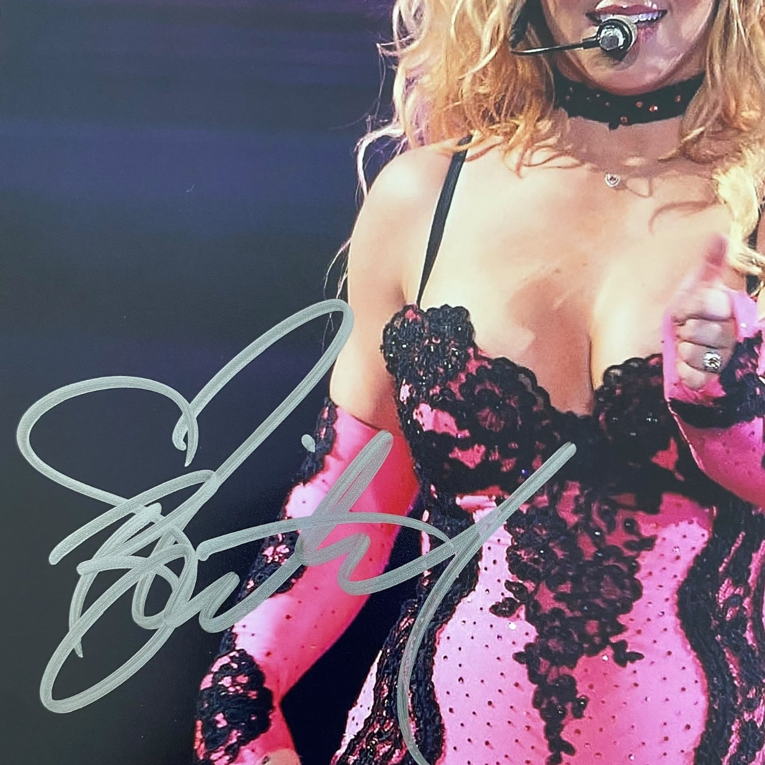 Fotografía de Britney Spears con certificado de autenticidad